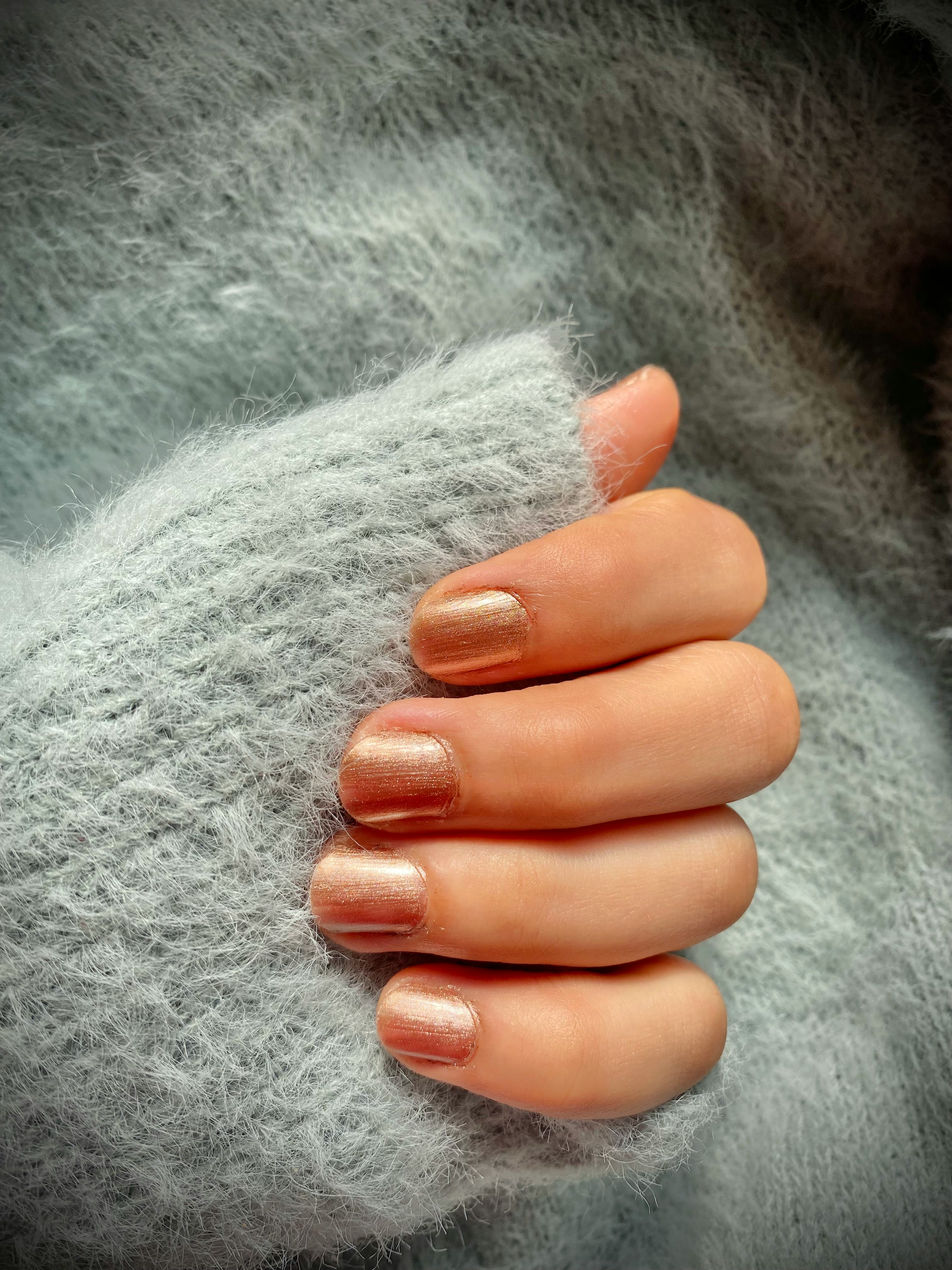 ジェルネイルが浮く＝すぐ取れるは本当？浮きの正体と正しい対処法