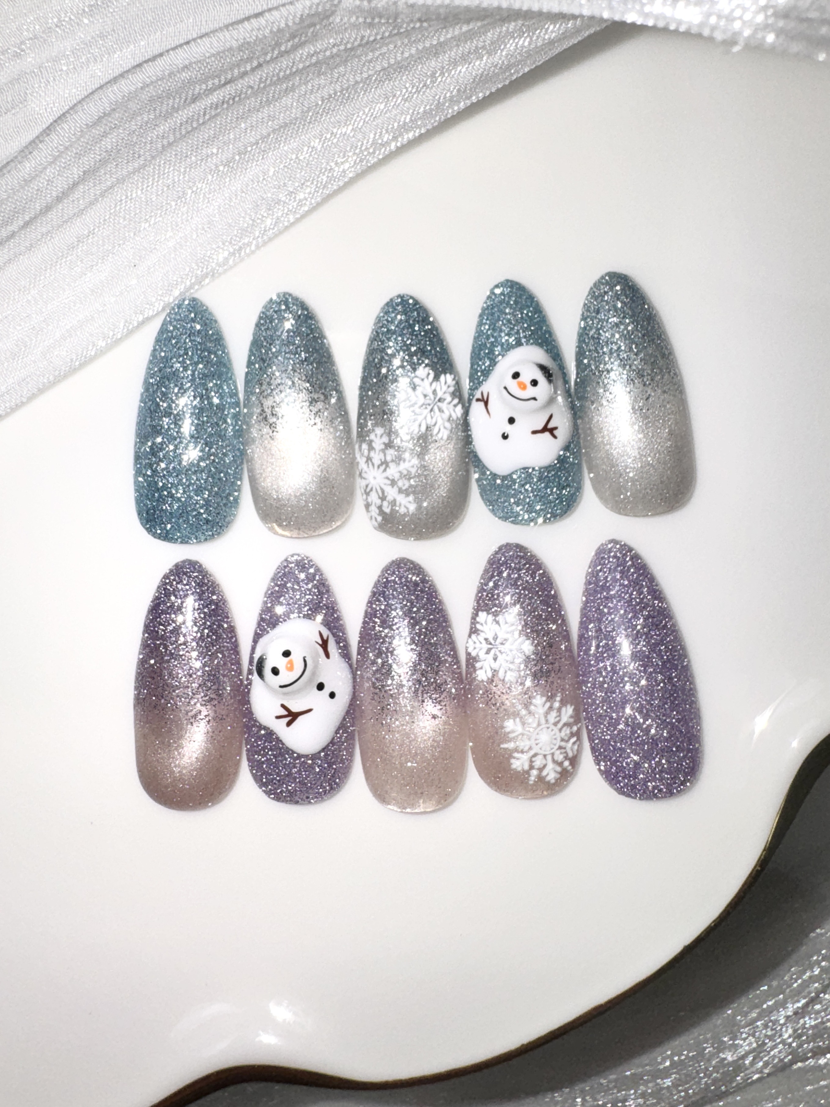 キラキラネイルは派手？大人女性でも上品に楽しめる輝きのコツ