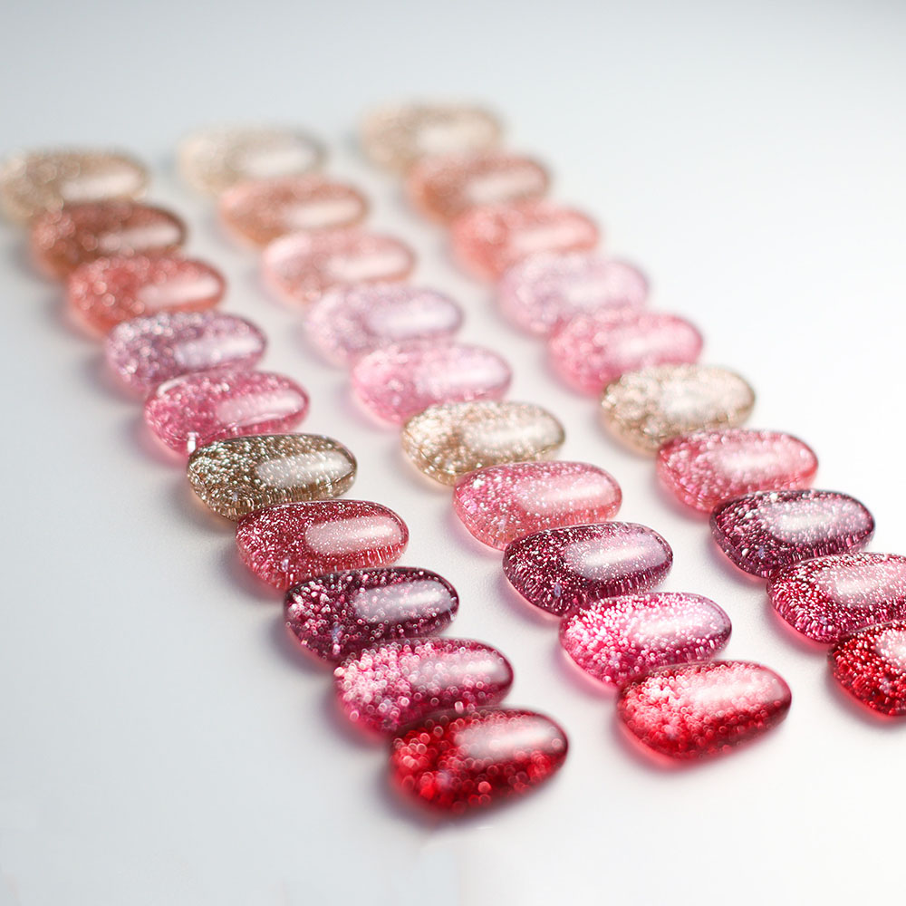 写真で“ピカッ”と光る！フラッシュジェルネイル/フラッシュジェルの魅力とやり方まとめ