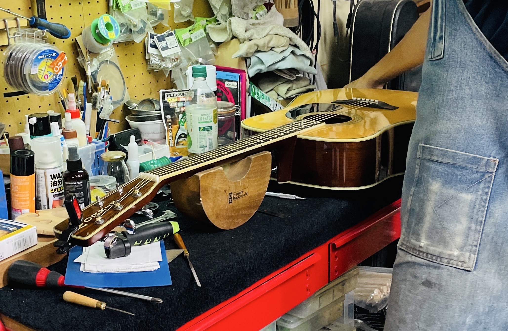 ★ギターリペア日記★ 生徒さまが約40年前にご購入のアコースティックギターを修理・調整(>_<)