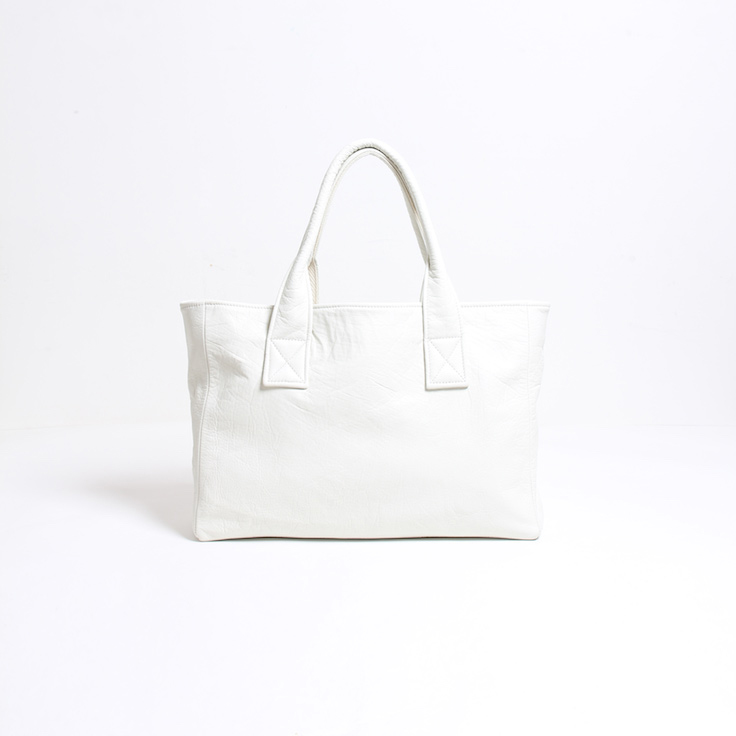 BOSOM ボゾムのハンドメイド レザートートバッグです。