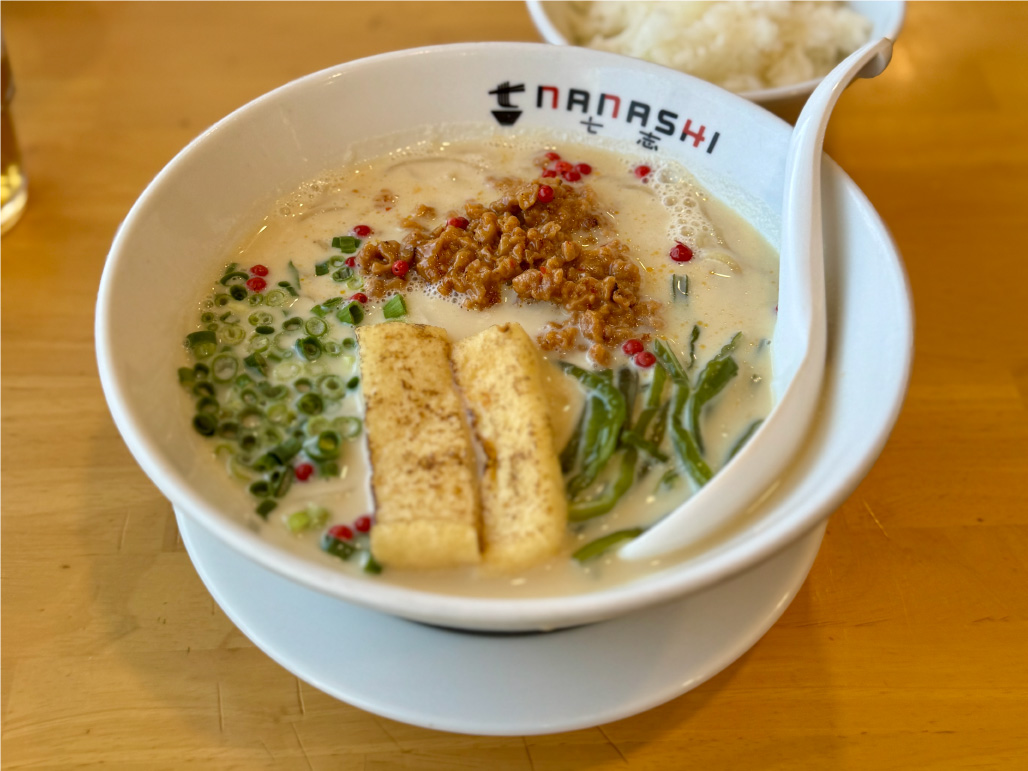Jリーガーも驚いた！七志の新作「プラントベース醤油麹ラーメン」を試食！