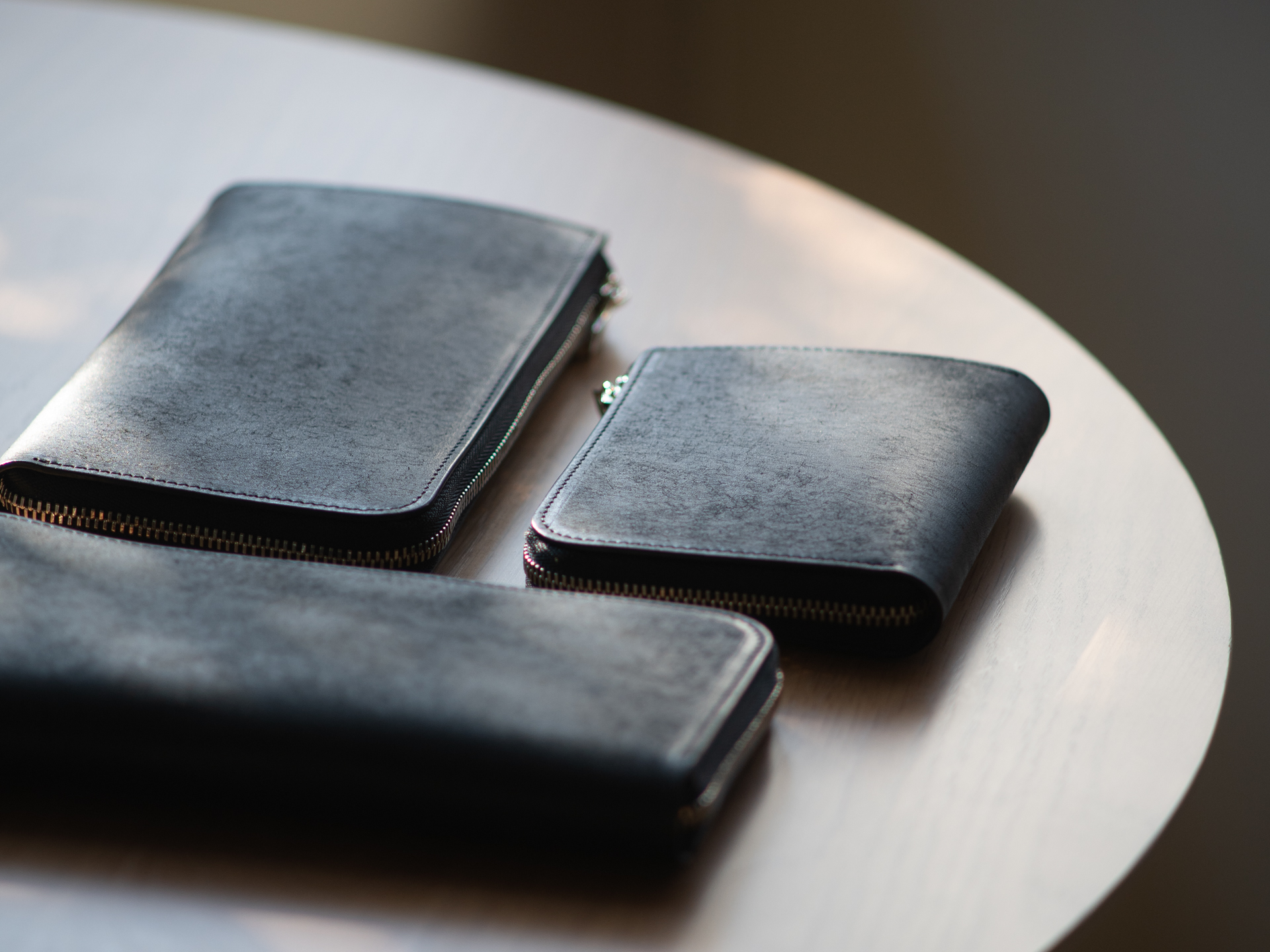 [新商品] 革の財布 SとL ブラック