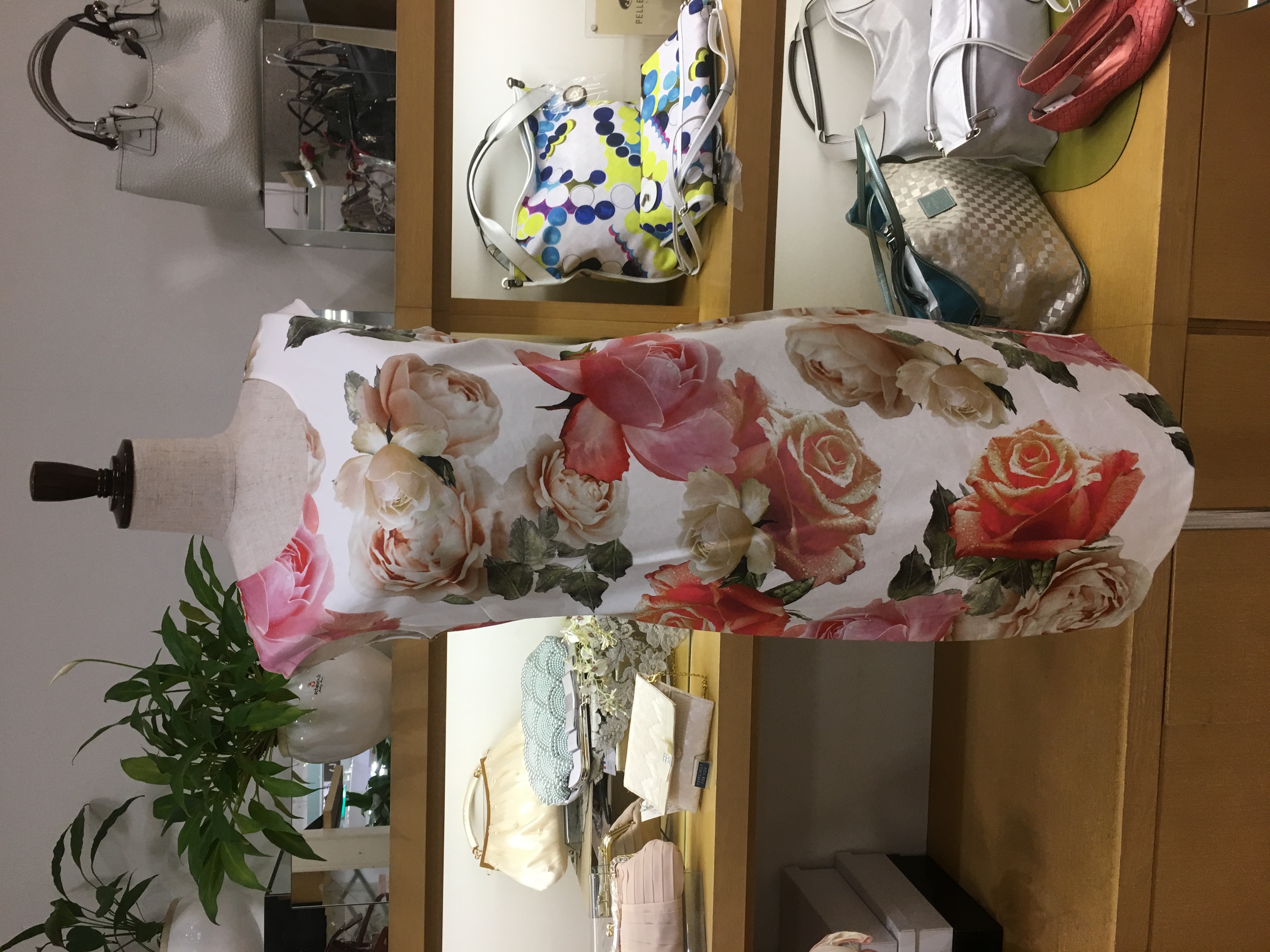 イタリア< ＡＲＭＯＮＥ> 新着ワンピ ご試着下さいね