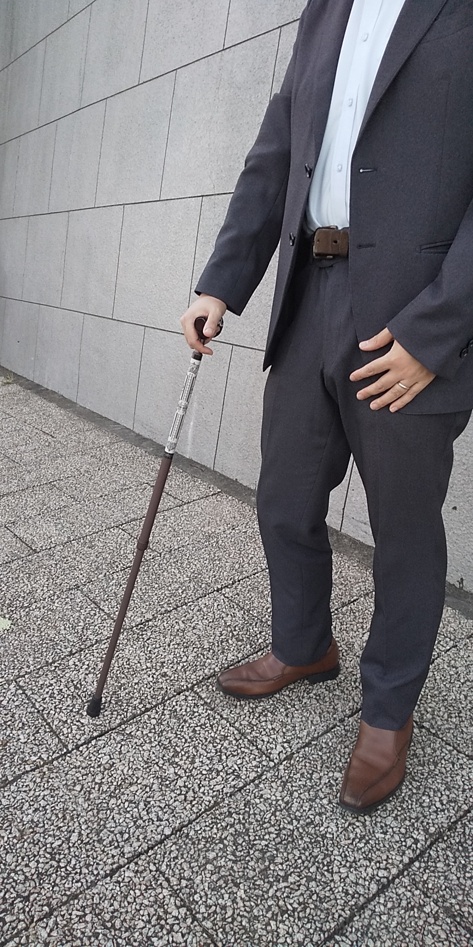 紳士杖と介護杖の間を埋めるのはデザイン！