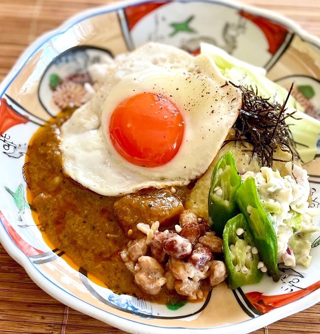 Sonoyamaの「紅白大豆のそのやま玄米納豆」を香食楽さんの「薬膳カレー」と一緒に