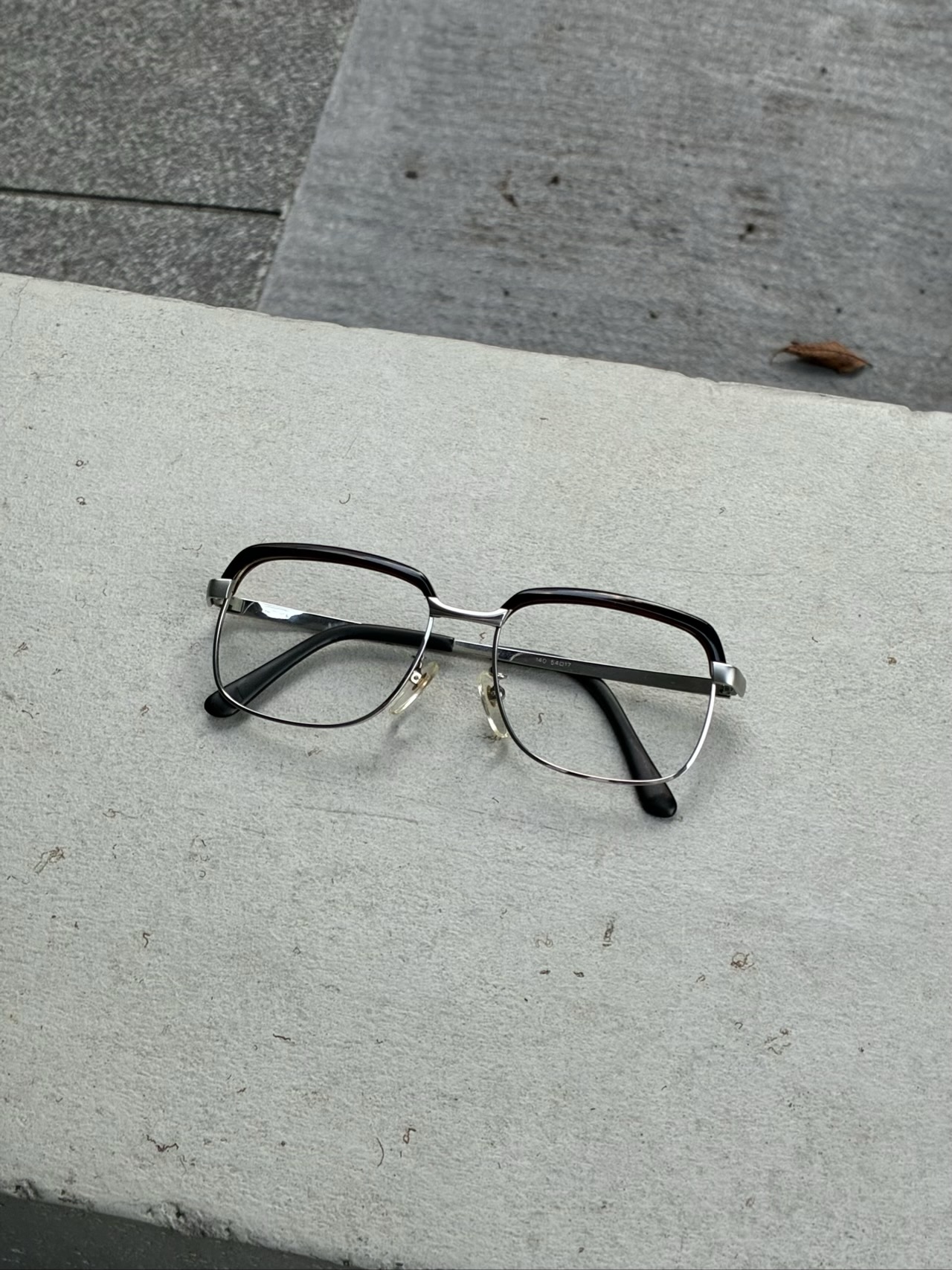 流行らないのに、ずっと消えない。90年代ジャパンヴィンテージのブロウフレームを語ろう