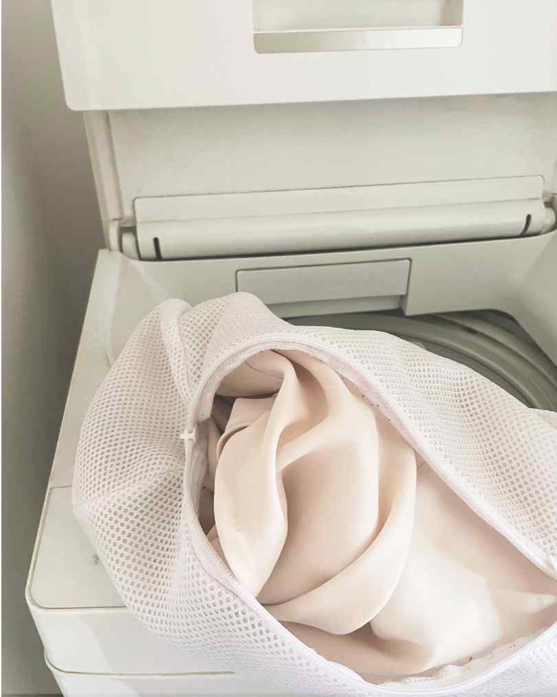 ブラウスのお手入れについて｜洗濯機で洗える？