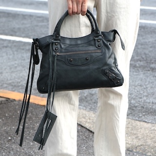 BALENCIAGAってどんなブランド？