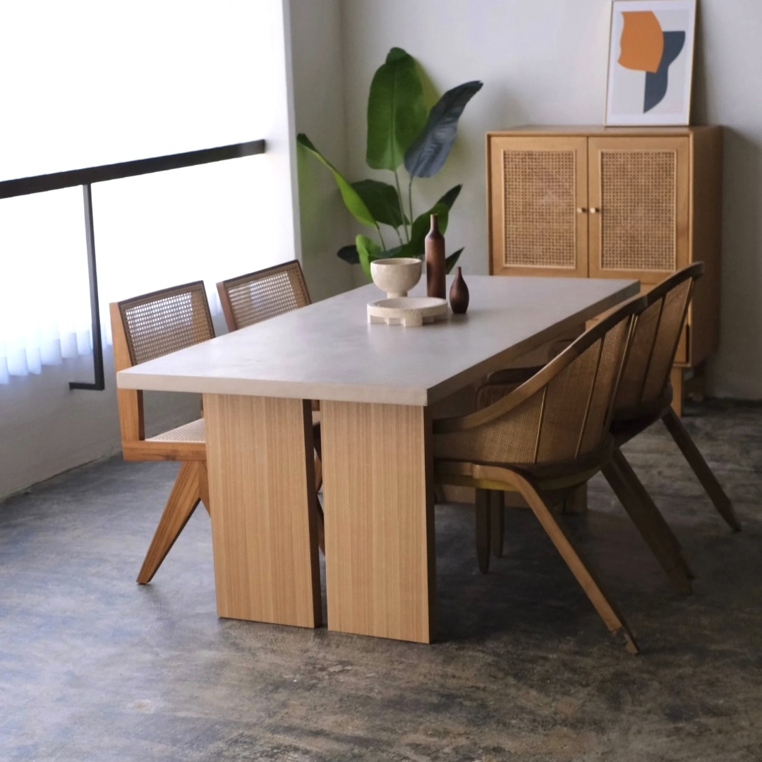 ウッドパネルダイニングテーブルのご紹介