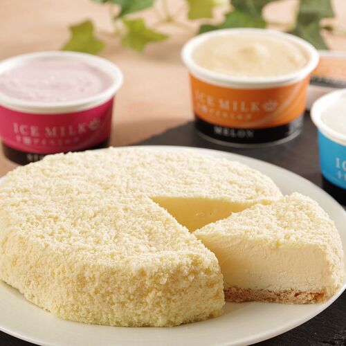 お歳暮商品のご紹介でーす！北海道のチーズケーキとアイスミルクのセットのやーつです(#^^#)