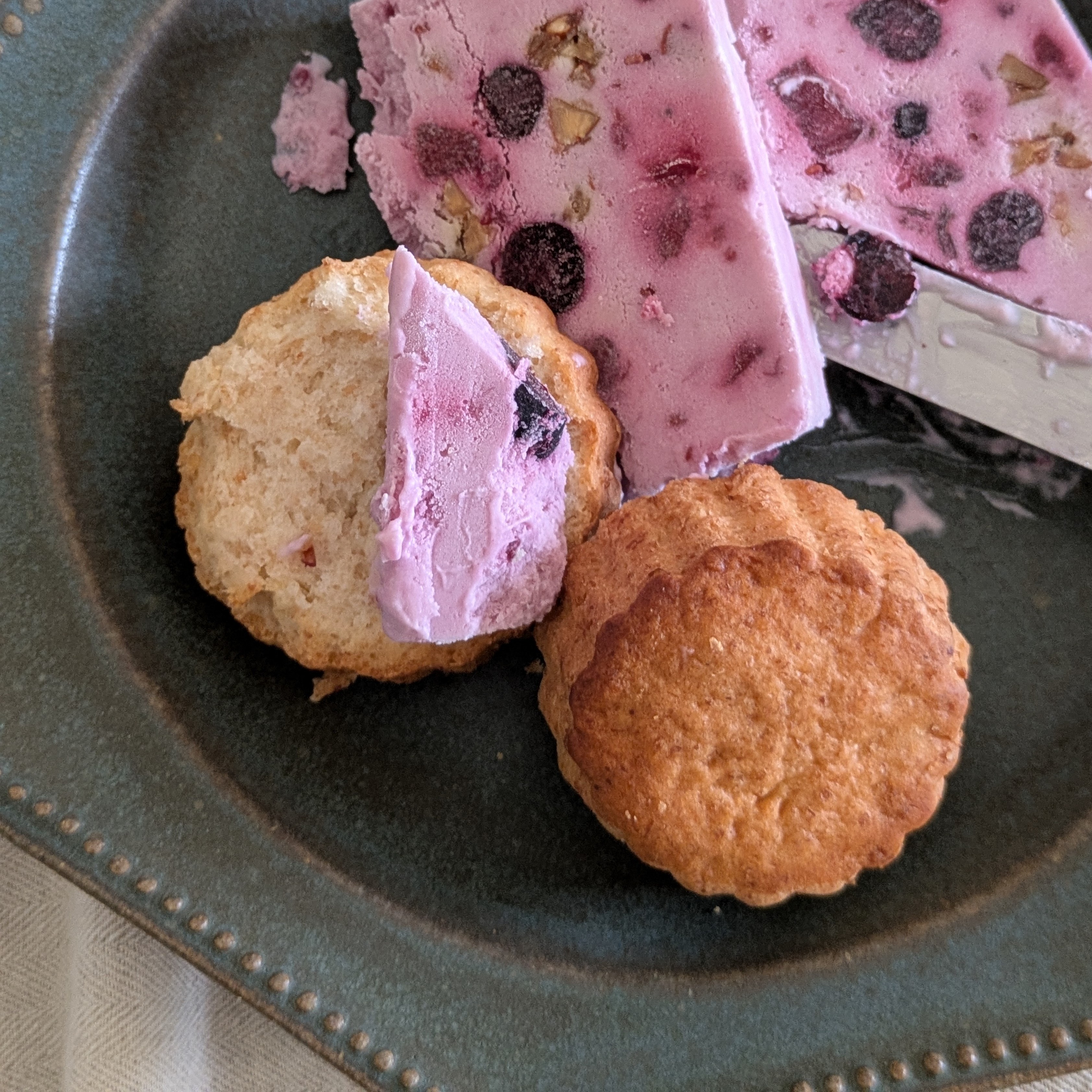 スコーンとカッサータ