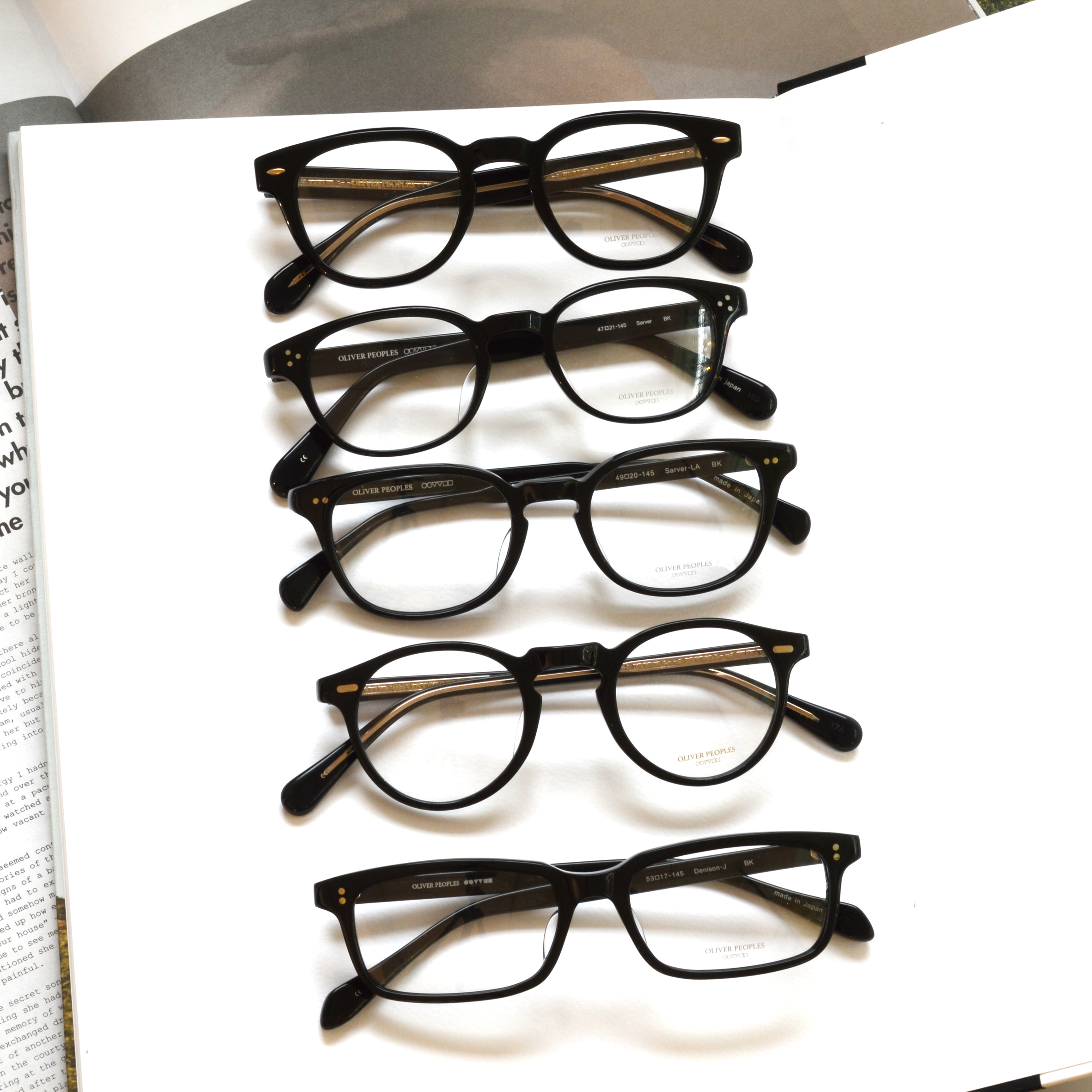 OLIVER PEOPLES 黒ブチフレーム！