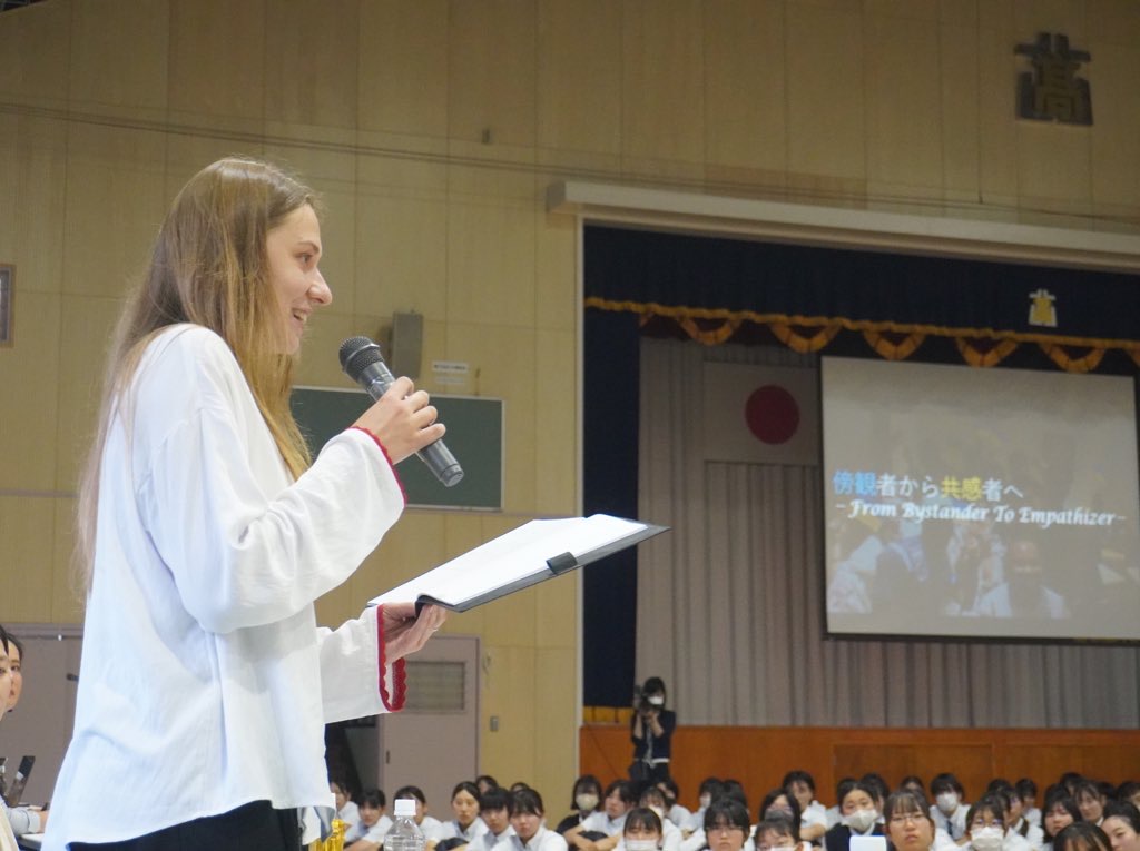 【長崎北高校】学生、全校生徒へウクライナを「知る」大切さ語る〈傍観者から共感者へ〉