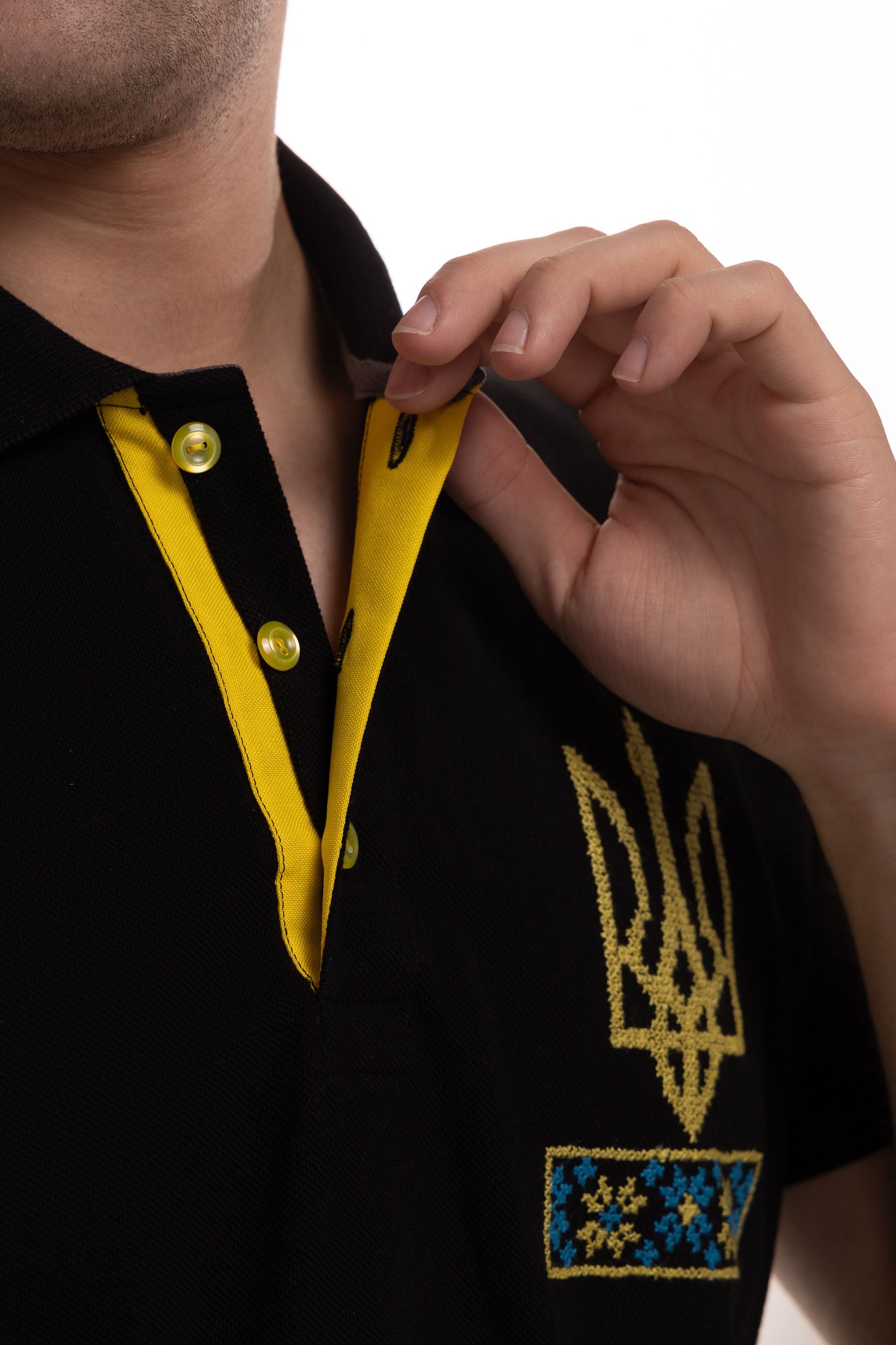 【新シリーズ登場】ウクライナドニプロより~ワンポイント「国章」ウクライナ刺繍・メンズポロシャツ新登場