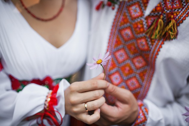 「ウクライナの美をあなたへ。感動の手作り雑貨が織りなす物語。」