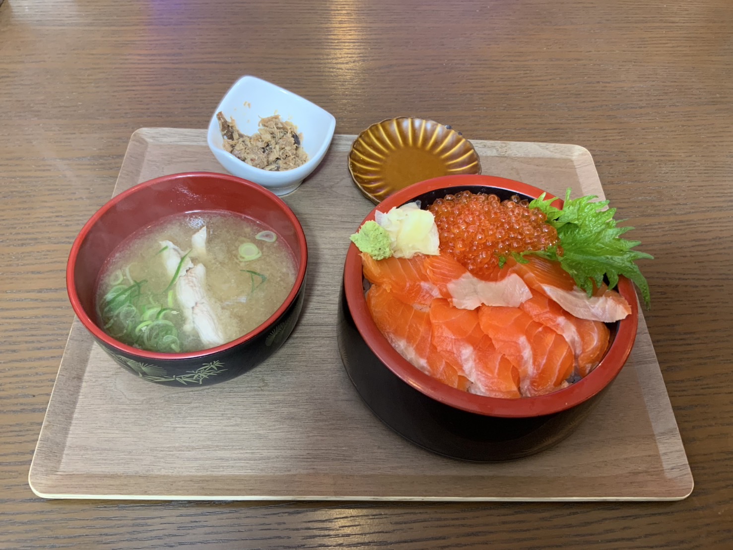 サーモンいくら丼
