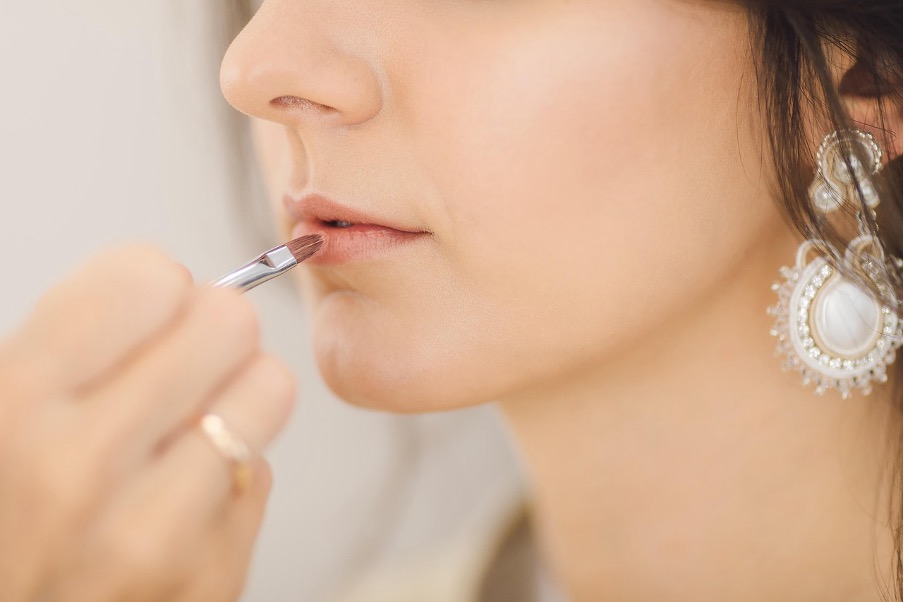 ドレッサーと洗面台どっちでメイクする?仕上がりの違いを徹底解説