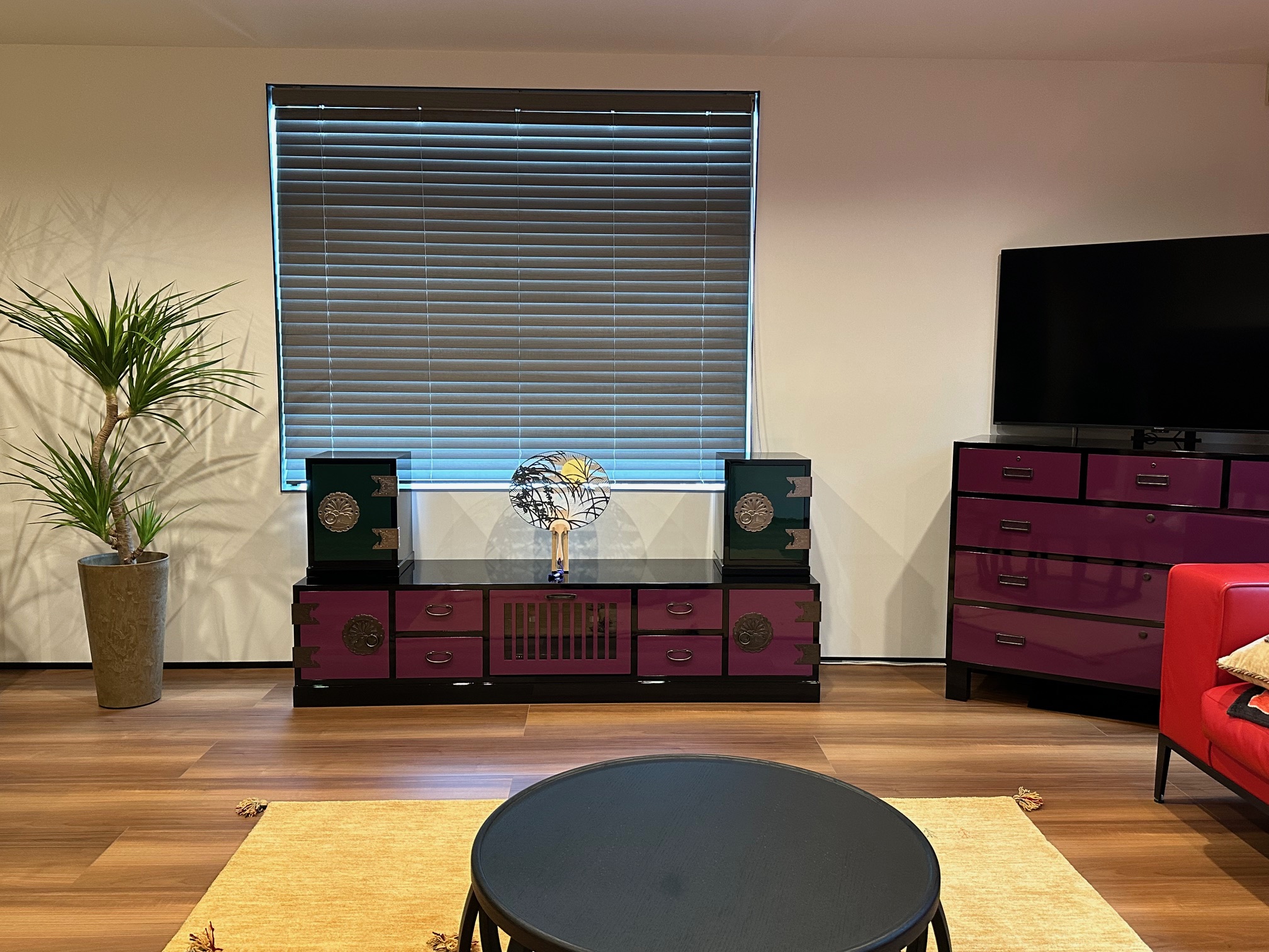 ローボードと手許箪笥、チェストの和モダンインテリア。