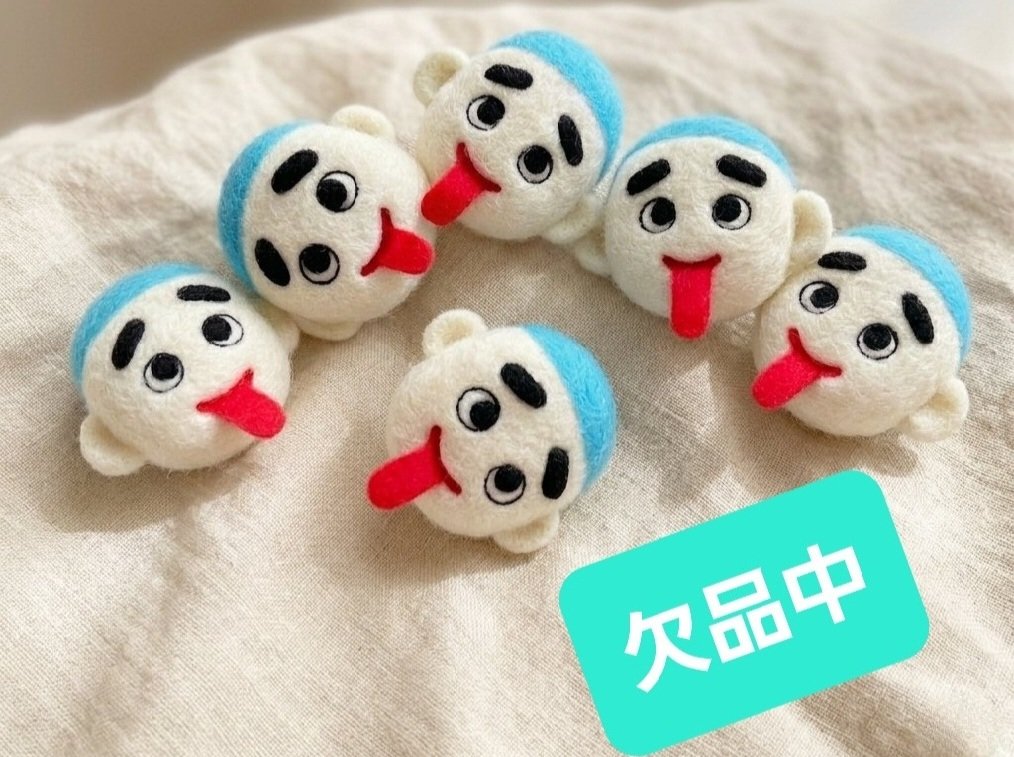 『こにゅうどうくん羊毛フェルトバッジ』、『だれかのうしろブローチ』欠品中