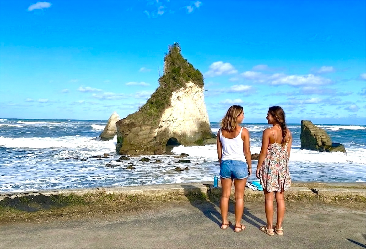 【いすみ散歩】潮風を感じて徒歩8分。神秘的な絶景スポット「雀島」へ