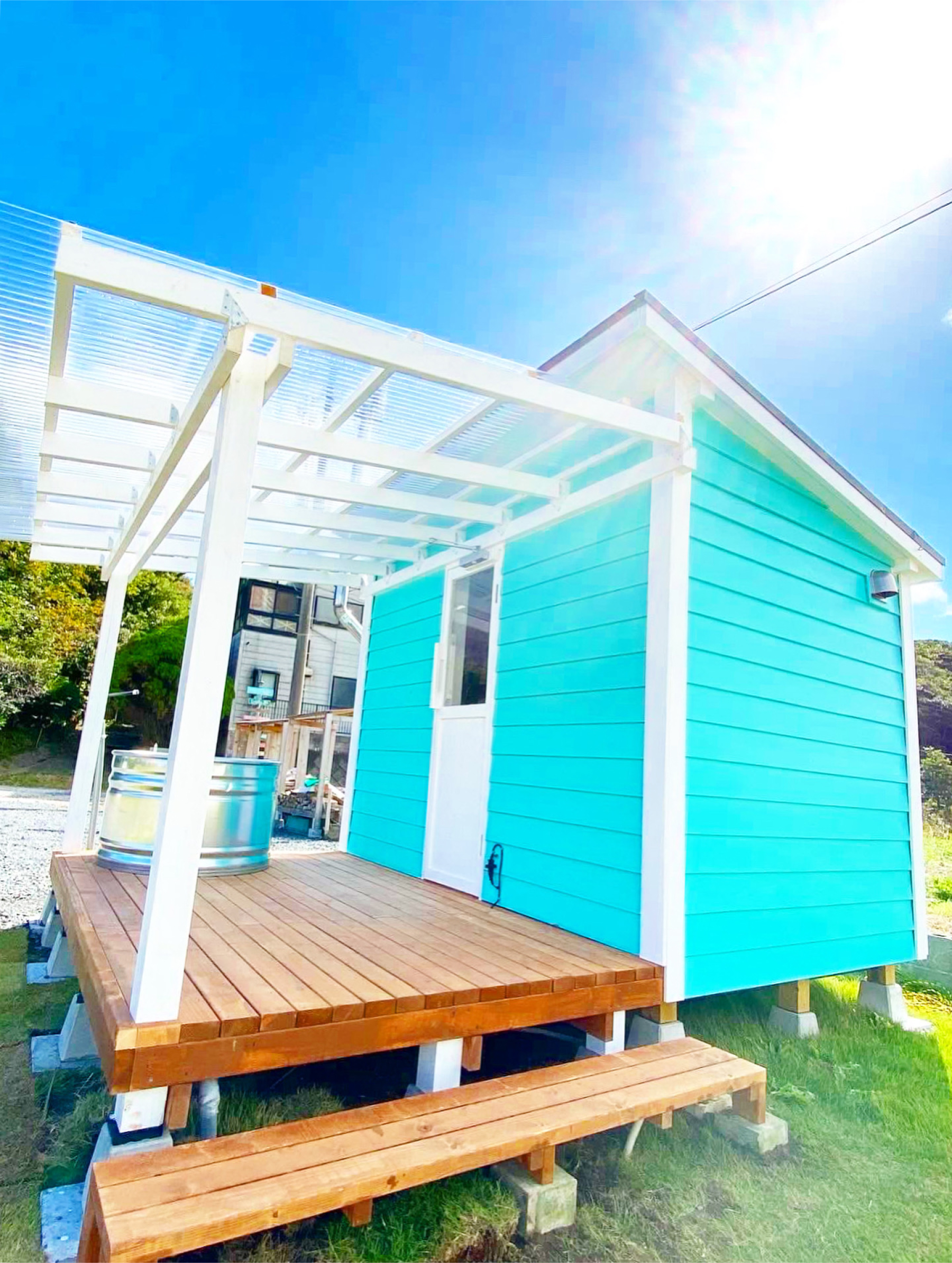 1.5坪のサウナ小屋をDIY　ビーチハウスをイメージしたターコイズブルーのサウナ完成！　⑪