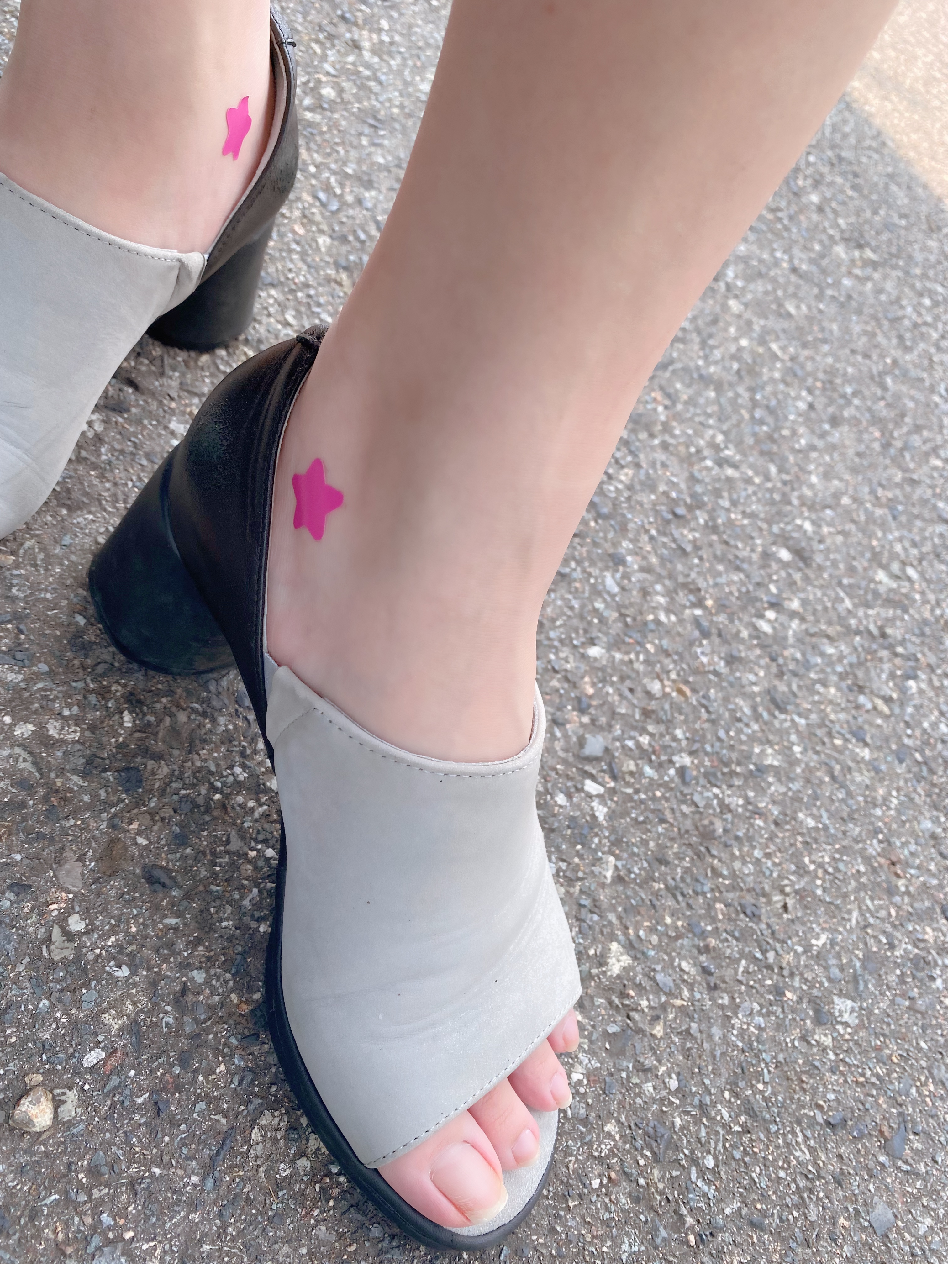 夏の足元、魅せるケア