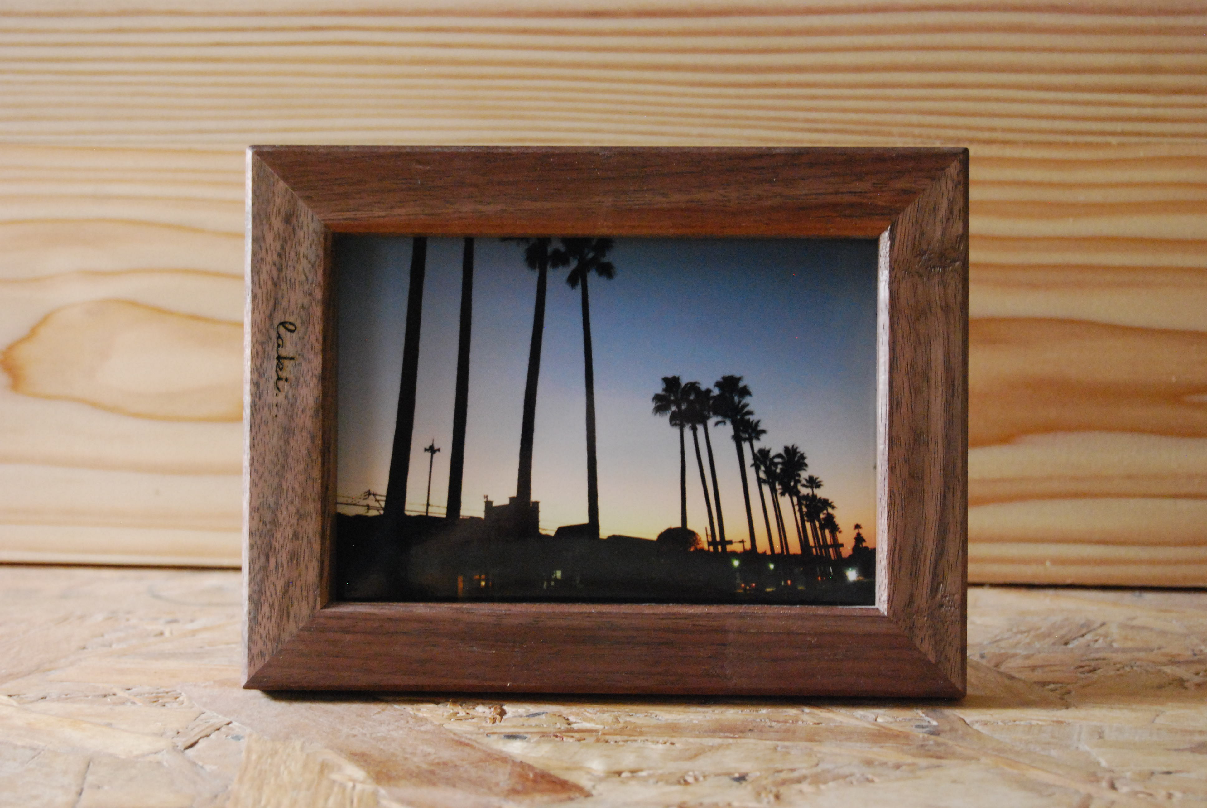 ウォルナットのフォトフレーム。