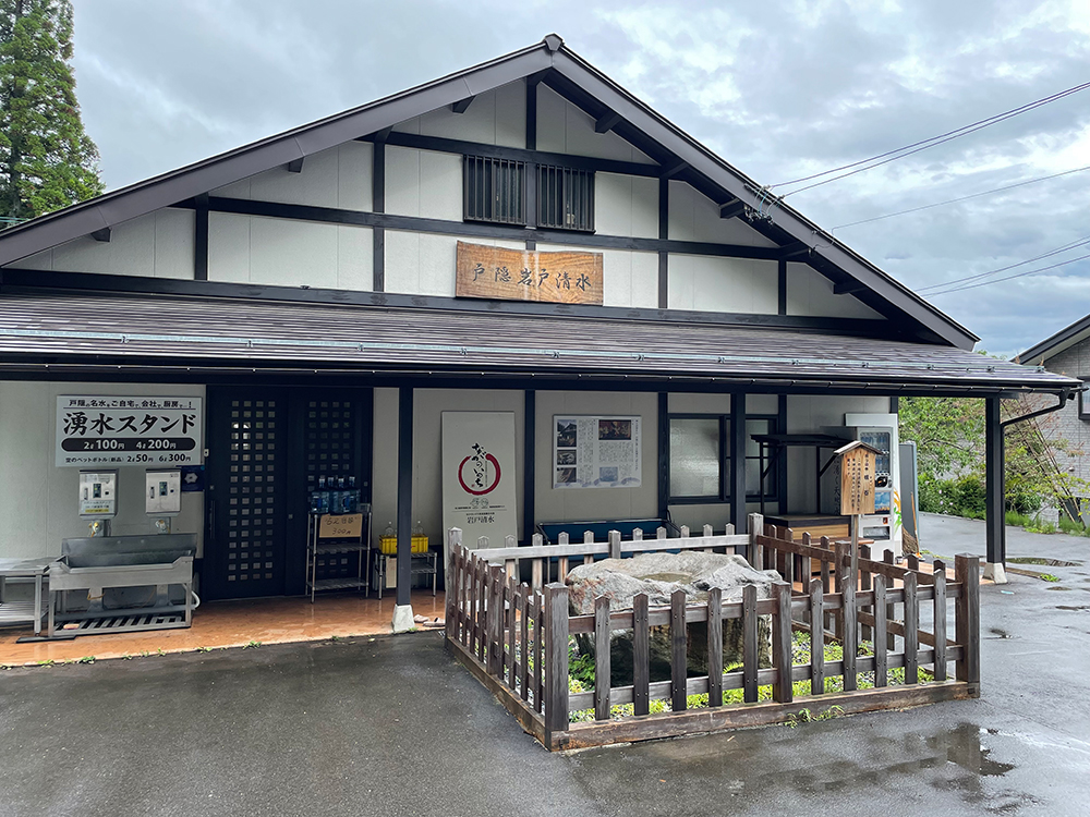 戸隠湧水スタンドとは？天然水を手軽に利用できる給水施設