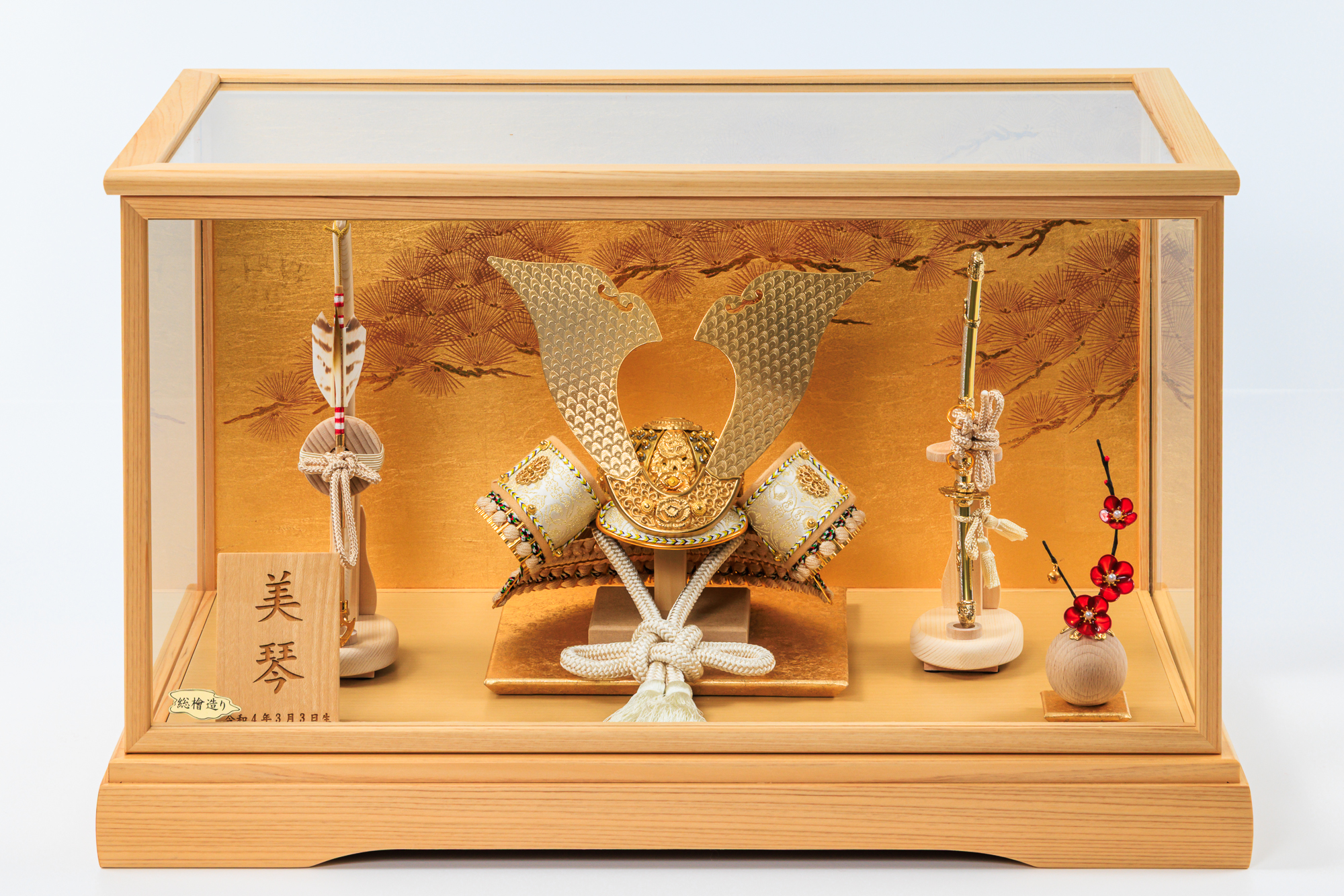 お好きな兜をケース飾りにできます