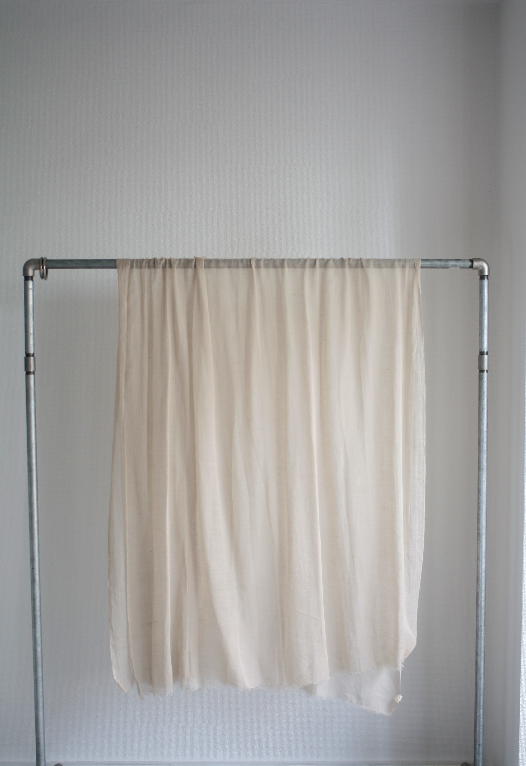 夏のカディ　ベージュとすみれ色のKhadi cotton stall