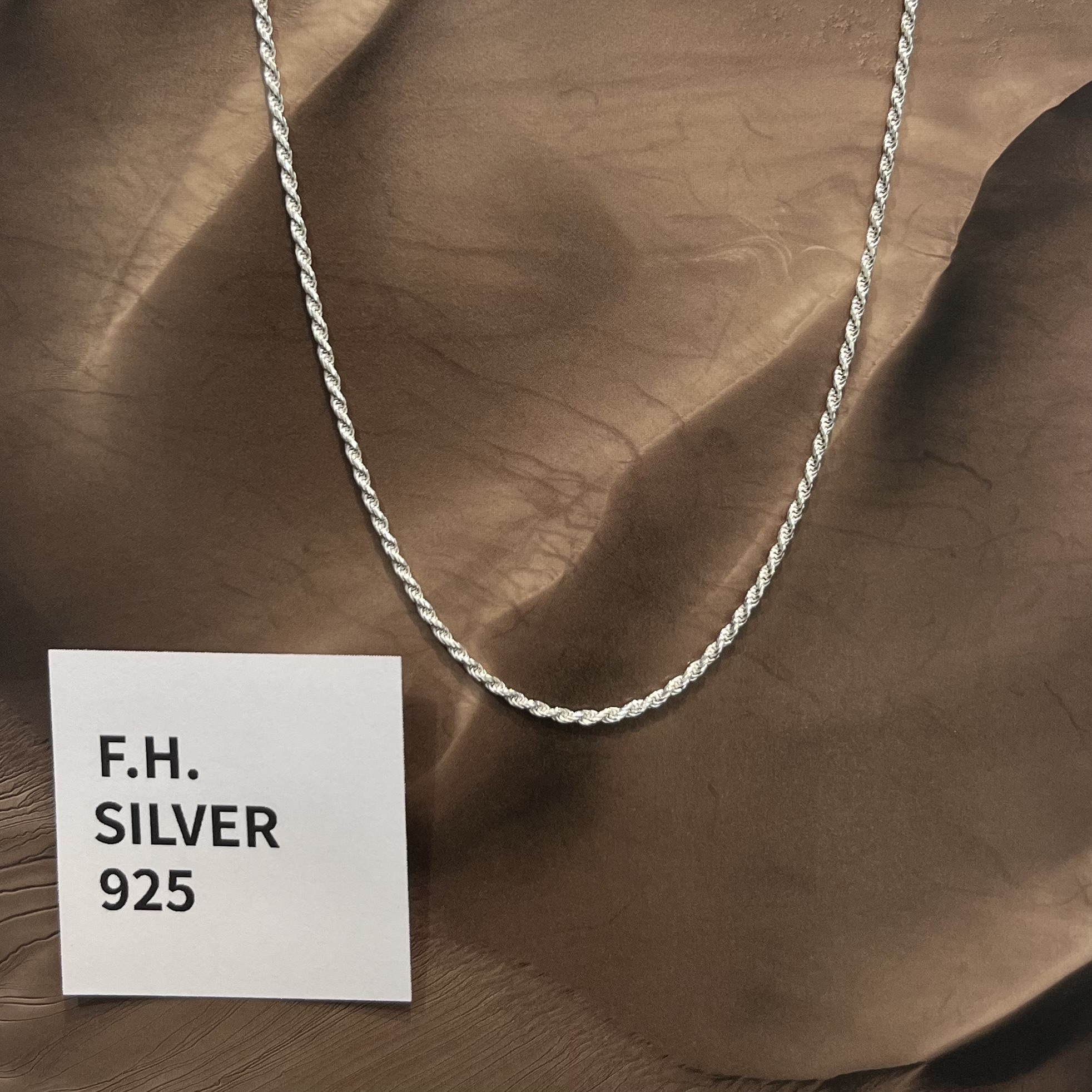 秋の定番ジュエリーを見直してみませんか？