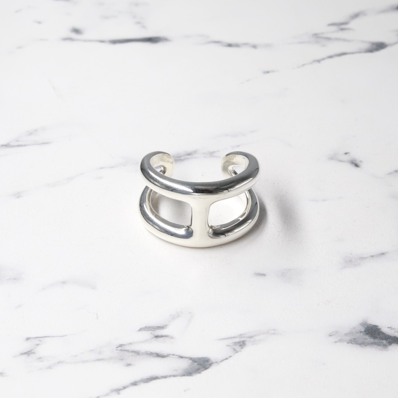 ボリュームリングで手元を華やかにしませんか？✨