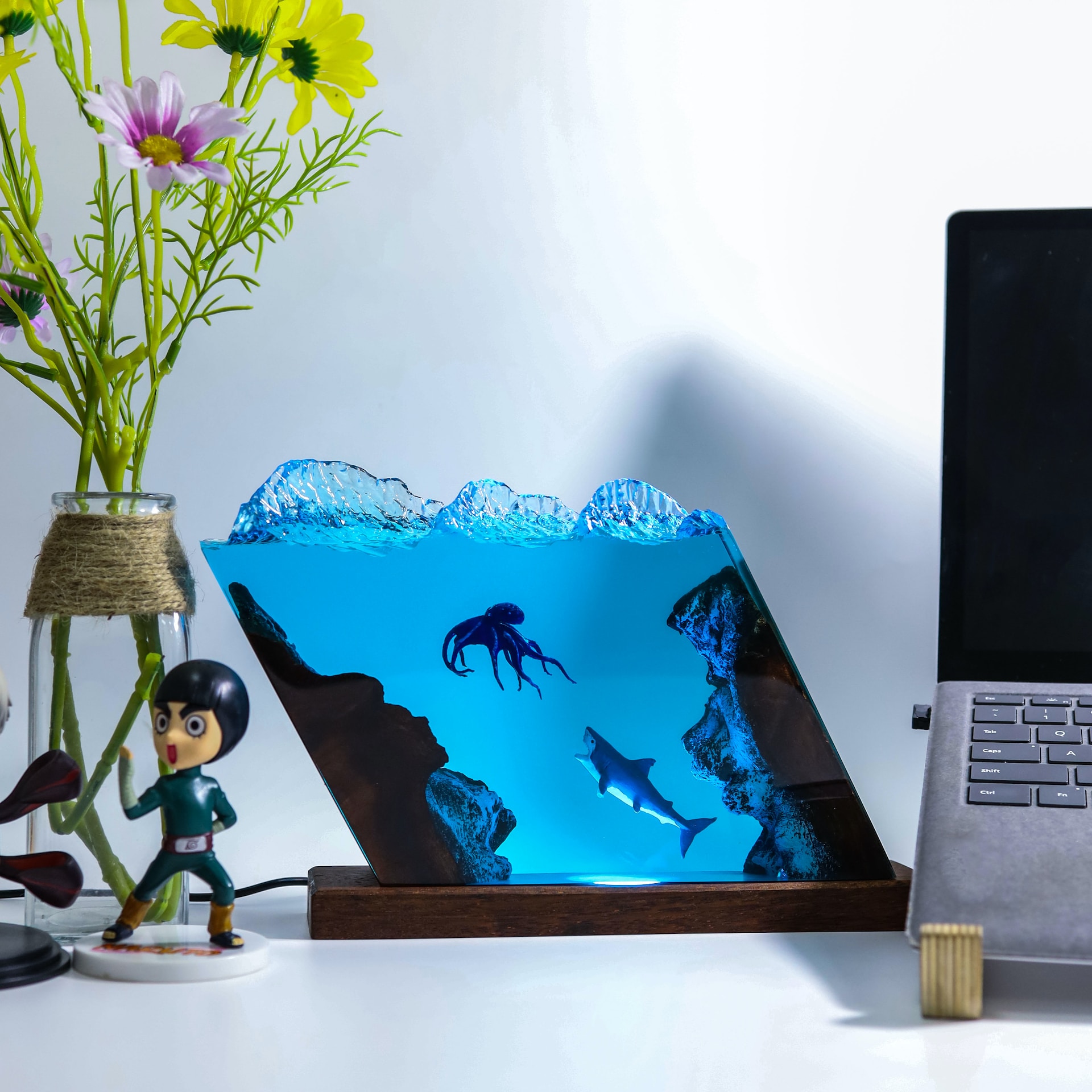 手作りの型枠で創る驚きのアイデア！コーキングとシリコンを使ったUVレジンの新たな世界