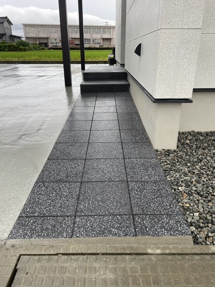 玄関アプローチで家の印象は決まる！🏡