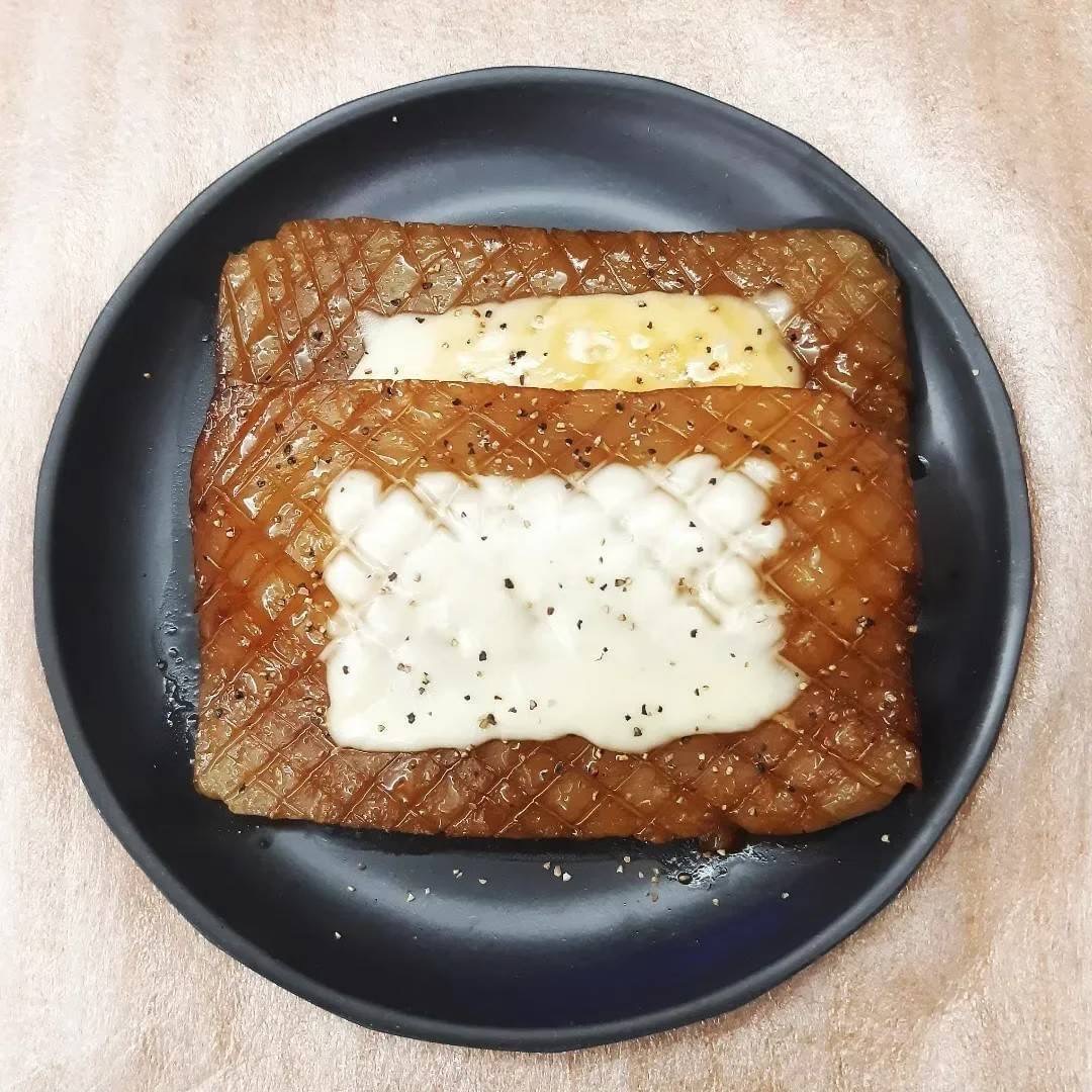 にゃく太郎七変化その３～こんにゃくのピリ辛チーズステーキ