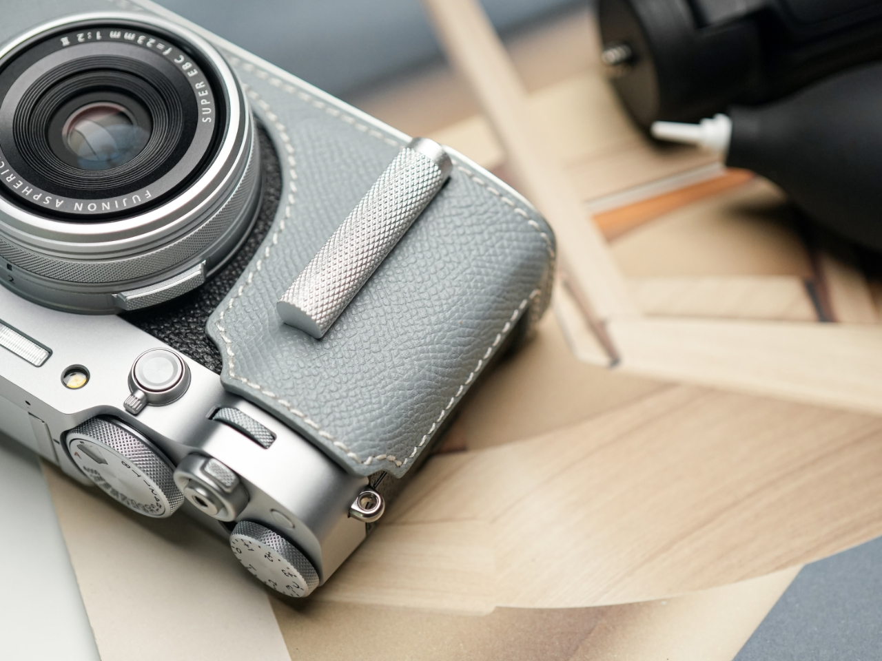 Mr. Stone フジフィルム X100VI 専用ボディーケース（グリップ付）新発売。