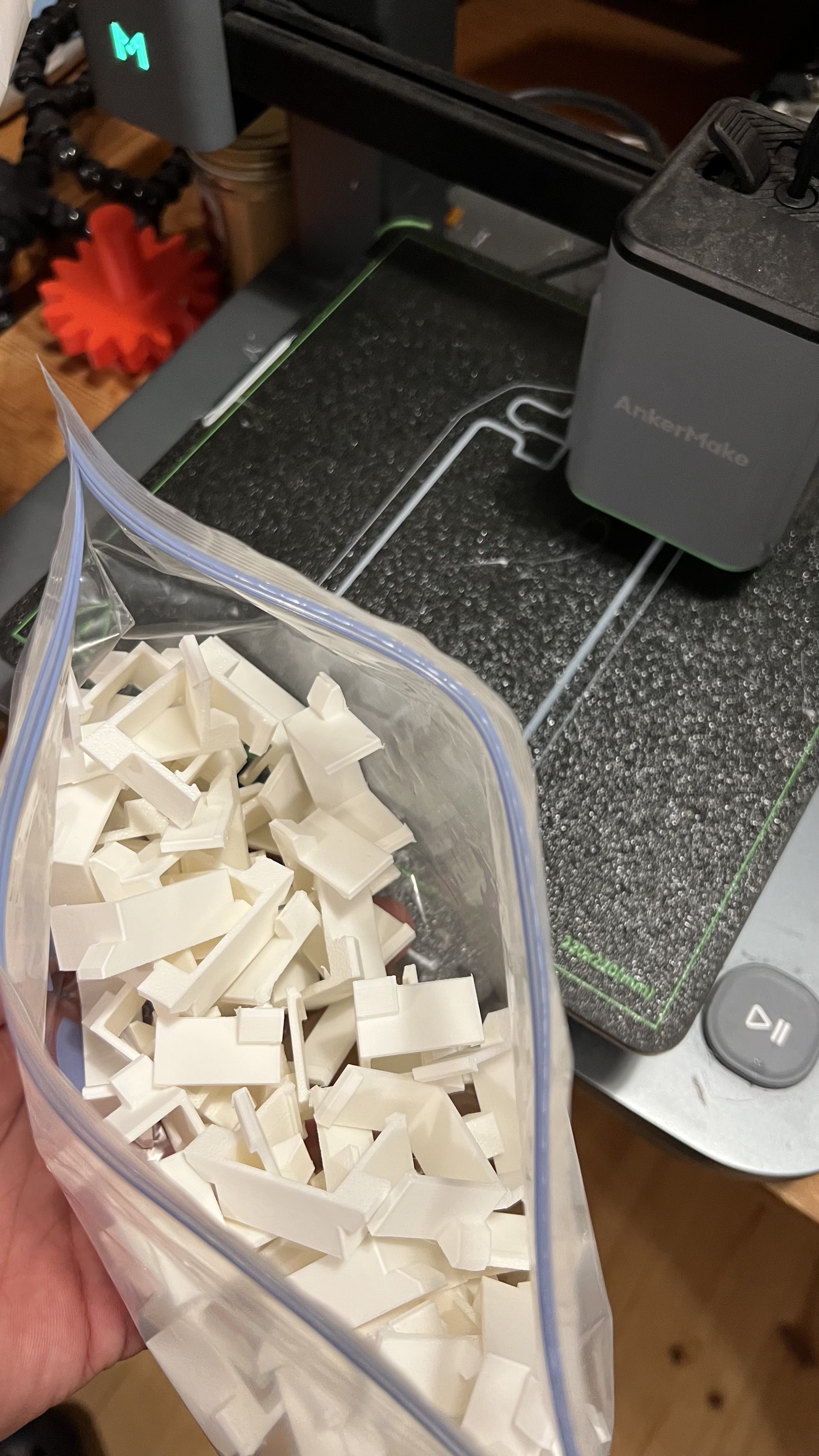 巣枠スペーサーを毎日作る