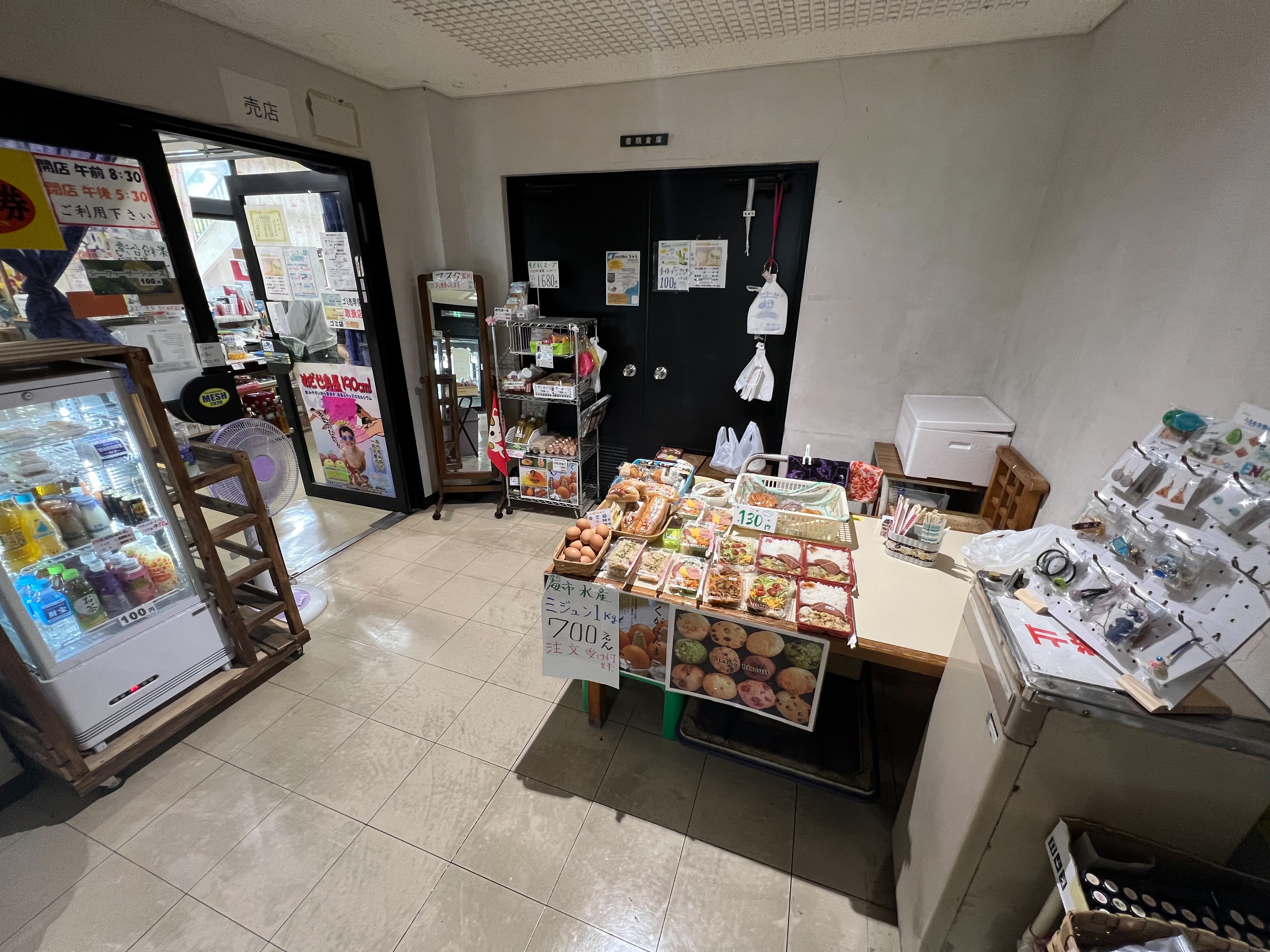 うるま市役所旧庁舎地下1階売店にてアクセサリーの販売が開始されました。