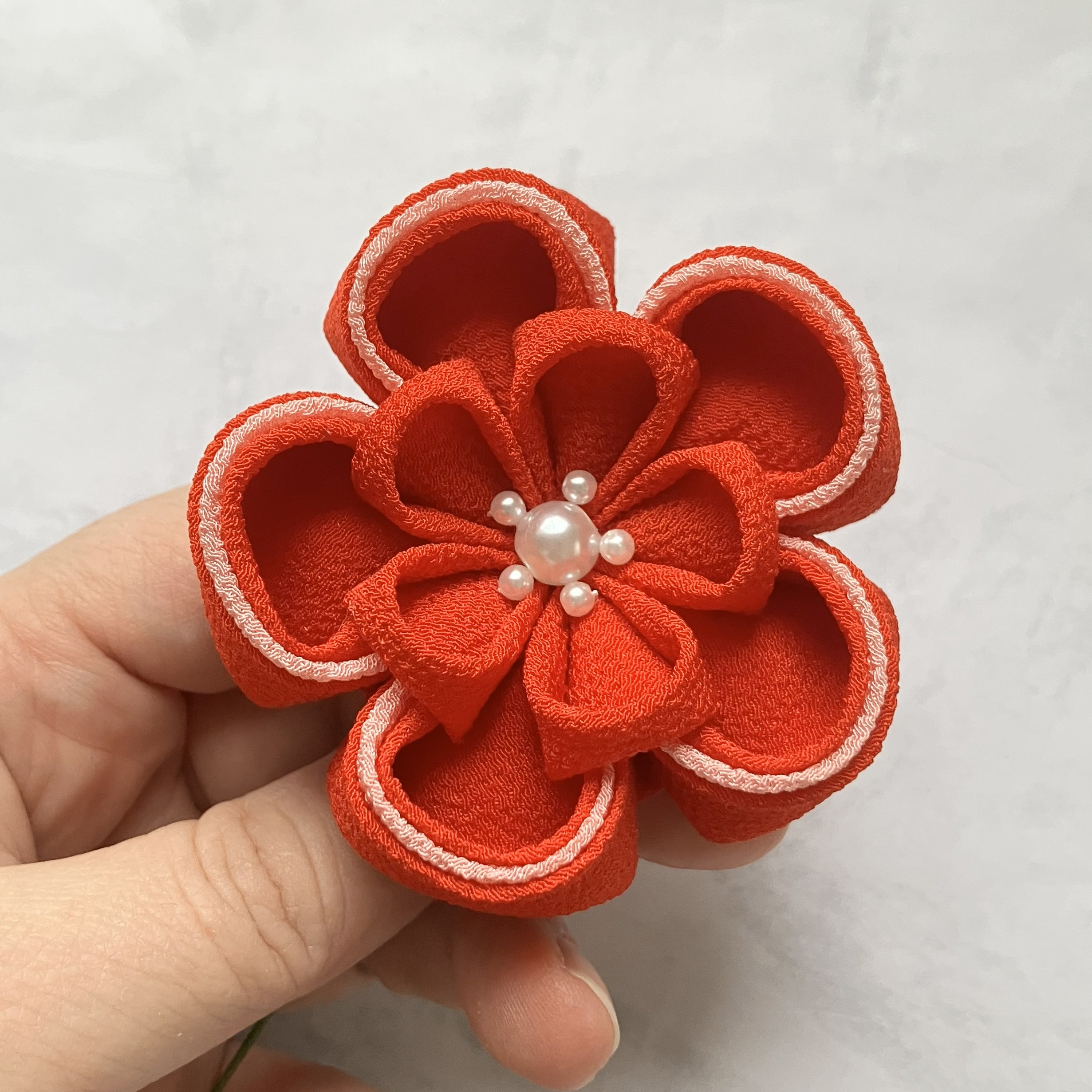 『袴を着たい!』と言われたら?小学生卒業式の袴選びで母親が考えるべきこと