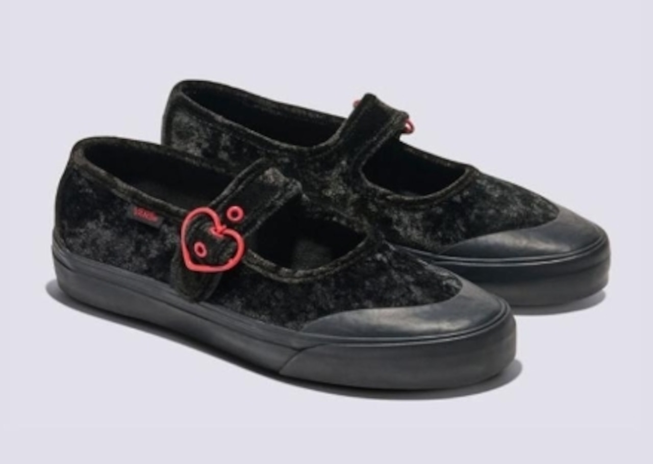 颯爽と歩くあなたの姿に周りは惚れ惚れ✨✨足元コーデ映える人気VANSスニーカーが数多く展開…