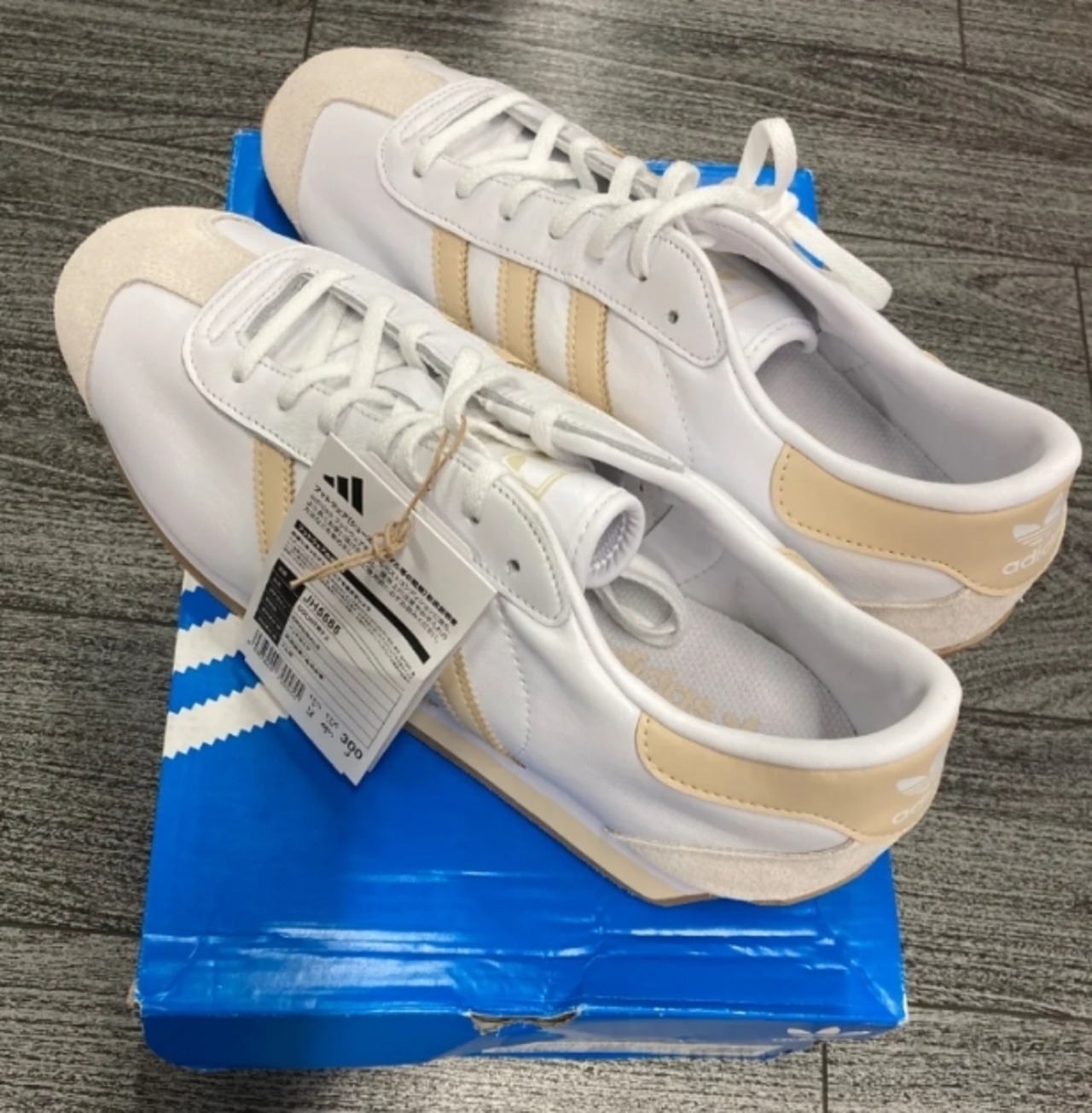 いま話題のアディダス・スニーカーが多数販売中✨あなたの至高の一足がここに…👟