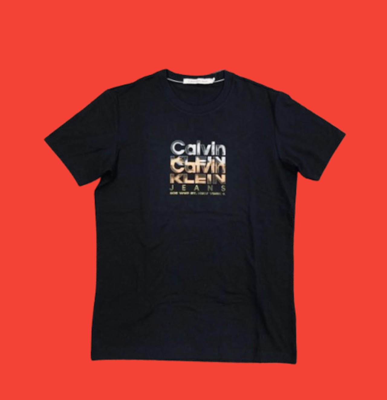 暖かくなる季節コーデに新革命を✨✨カルバンクラインTシャツで洗練されたダンディズム男性へ😎✨