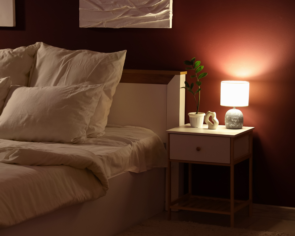 睡眠に適した部屋の明るさは？光の影響や適した照明についても解説