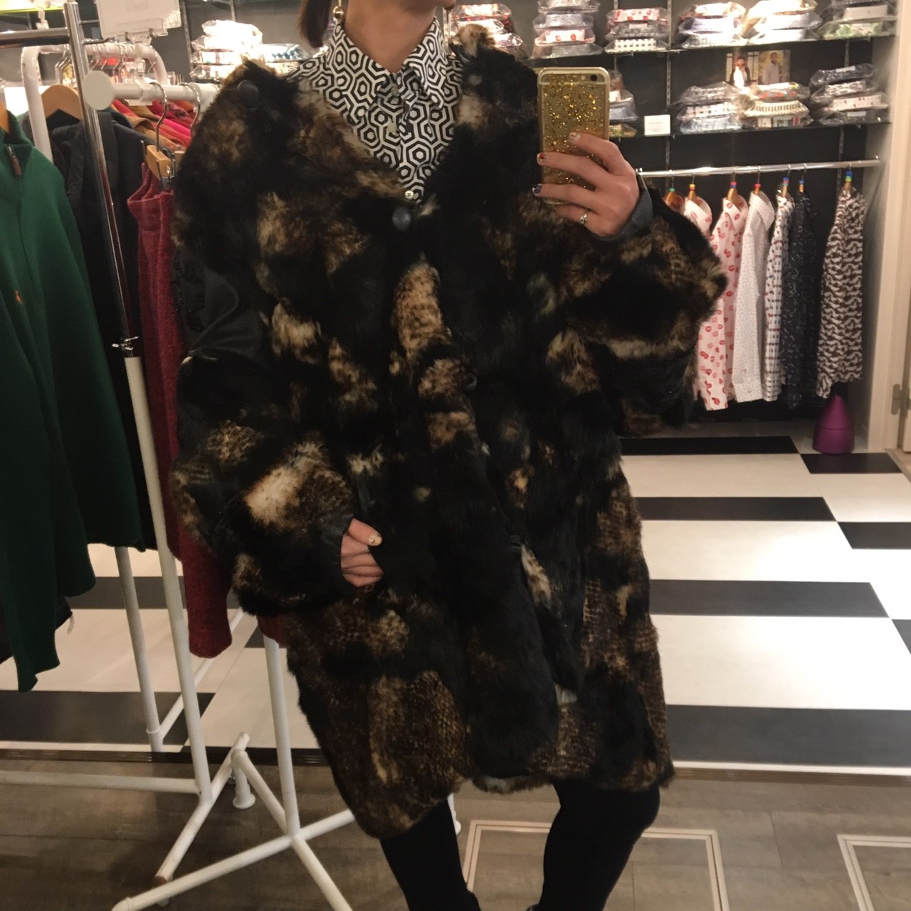 ダイナミックなファーコートが入荷！！限定１点！！