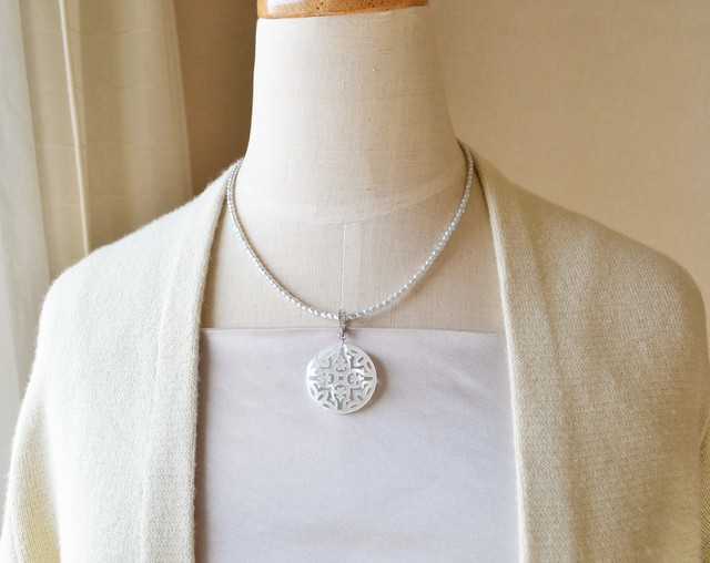 再入荷♪モザイクシェルネックレス