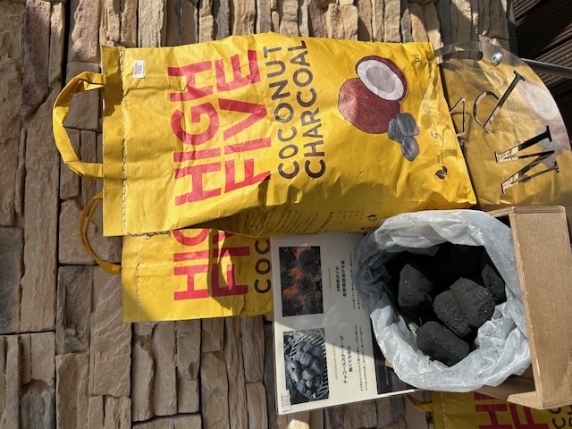COCONUT CHARCOAL (ヤシガラ炭)🥥 】 で美味しいお肉🥩や海鮮🦞で、BBQを！