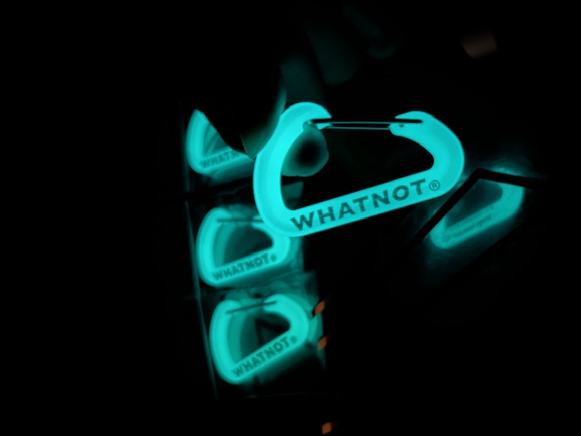 WHATNOT【🆕GLOW<蓄光>カラビナ】が登場❕入荷❕よく光ります^ ^💡日常からキャンプに