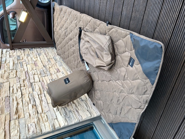 WAQ【リバーシブル コット ブランケット】で、"あったか" 冬キャンプを〜^ ^🏕️☃️