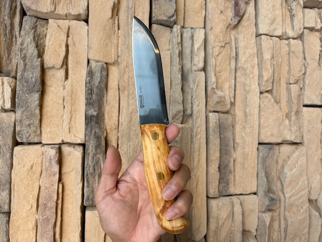 HELLE <ヘレ>【NORD】【NORDRIS】フルタング、最強ナイフで「ガシガシ」薪割りを^ ^